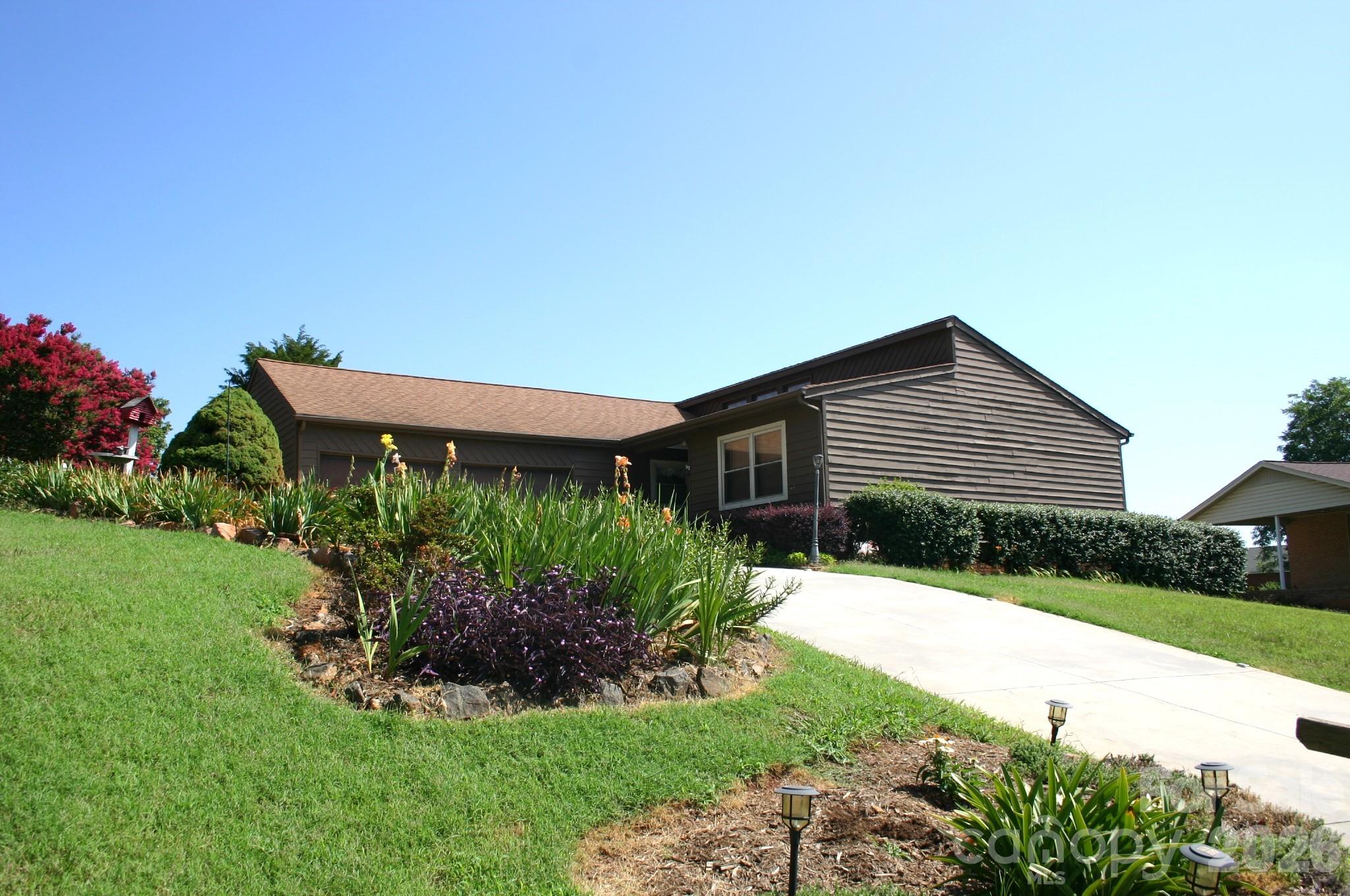 4th image of 1647 Woodridge Cir, Hickory, NC 28602 | MLS# 4403829