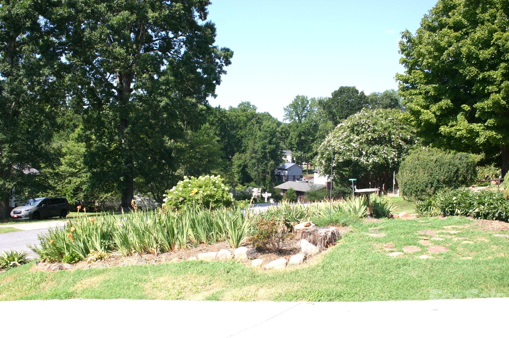 5th image of 1647 Woodridge Cir, Hickory, NC 28602 | MLS# 4403829