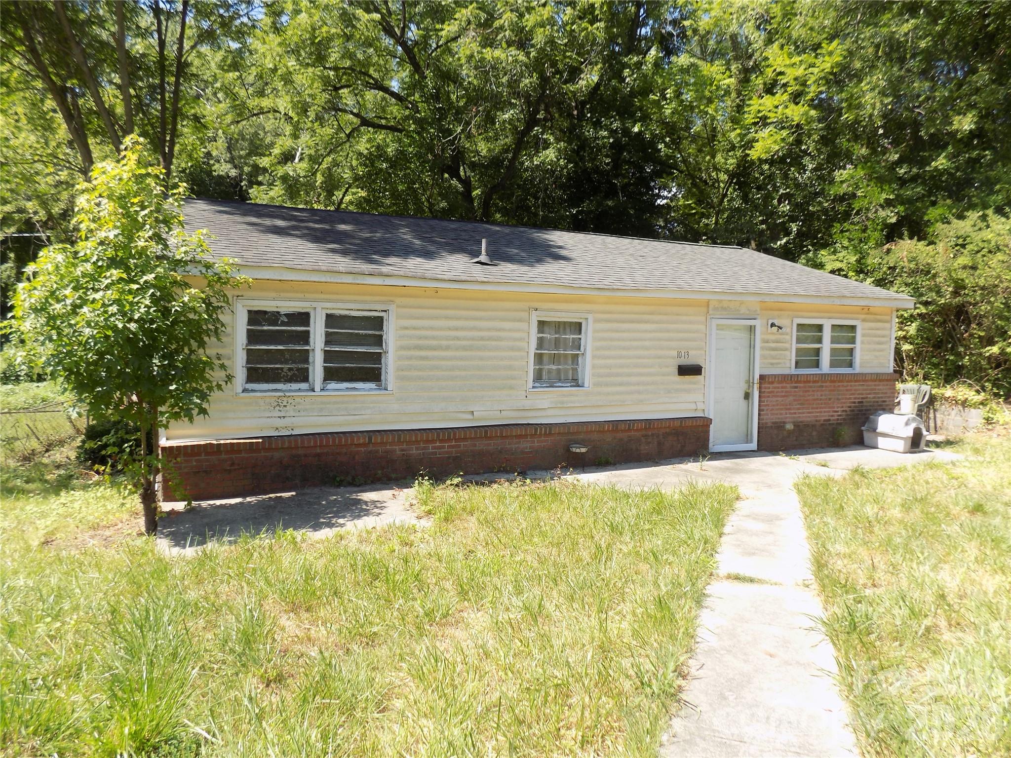Homes for sale in Gastonia, NC | 1013 W Sixth Ave, Gastonia, NC 28052 | MLS# 4403830