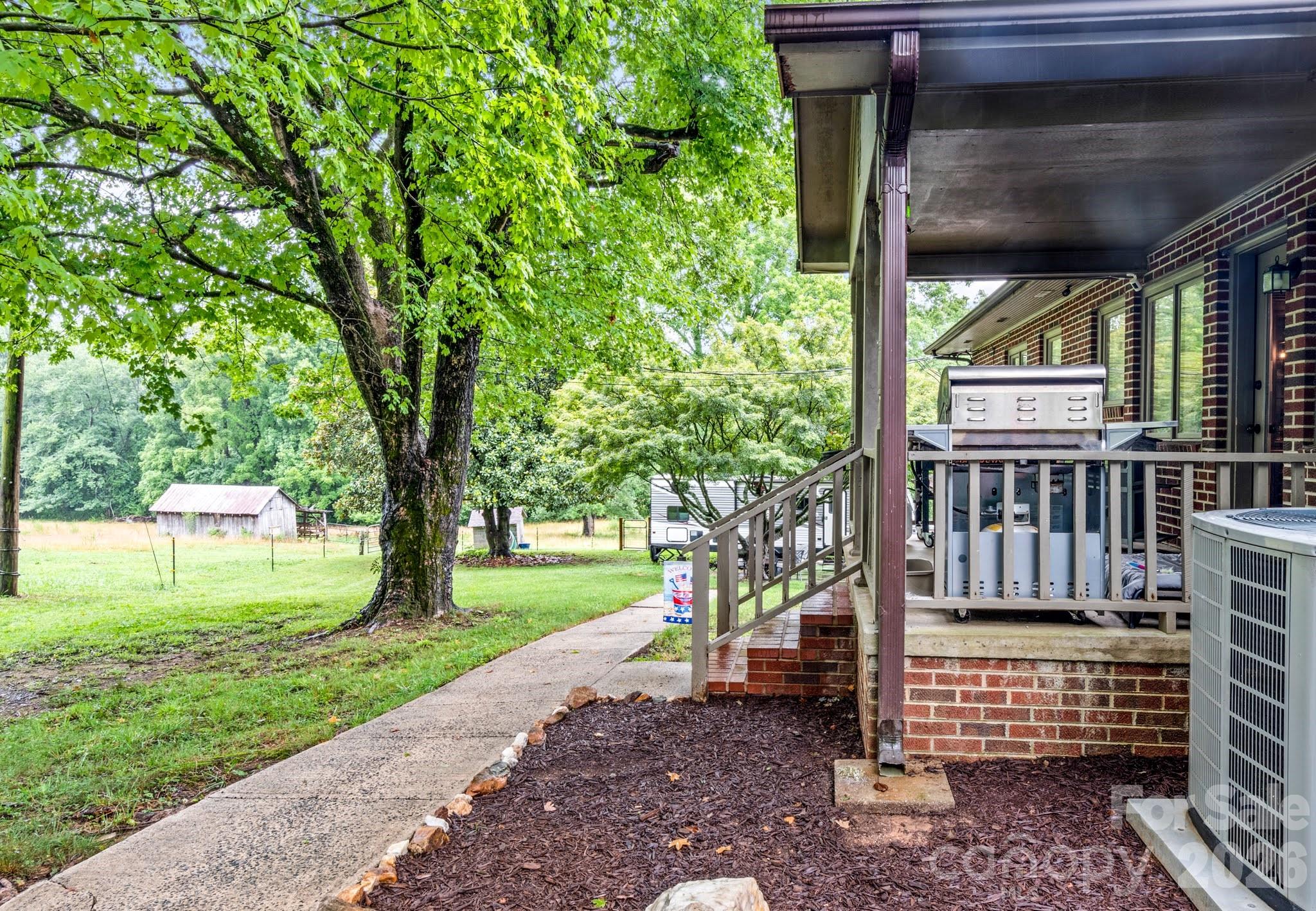 Homes for sale in Elkin, NC | 226 Pleasant Hill Dr, Elkin, NC 28621 | MLS# 4403832