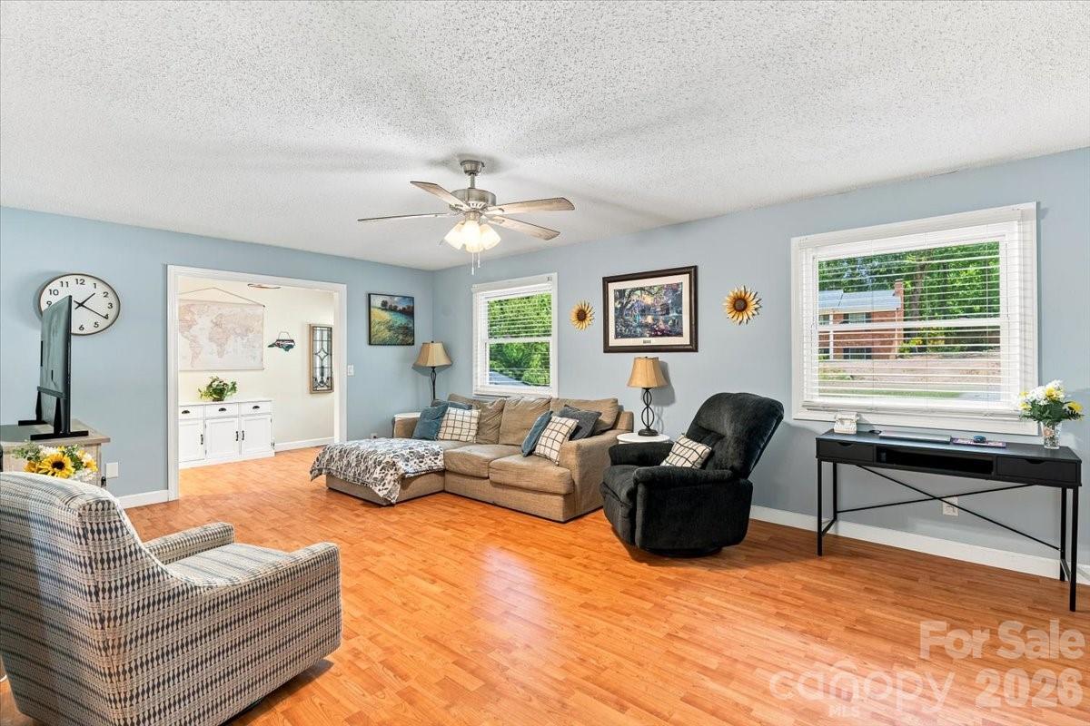 5th image of 216 Dundeve Cir, Hendersonville, NC 28792 | MLS# 4403940