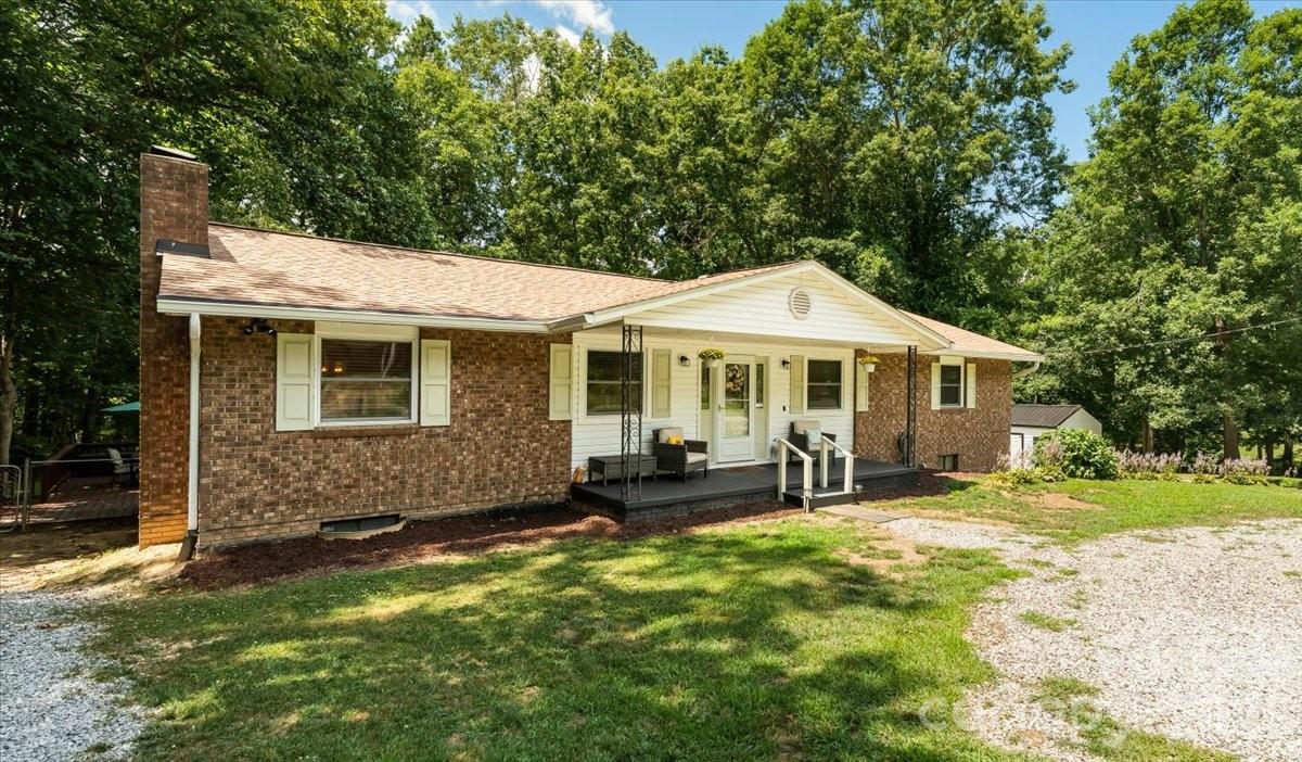 48th image of 216 Dundeve Cir, Hendersonville, NC 28792 | MLS# 4403940