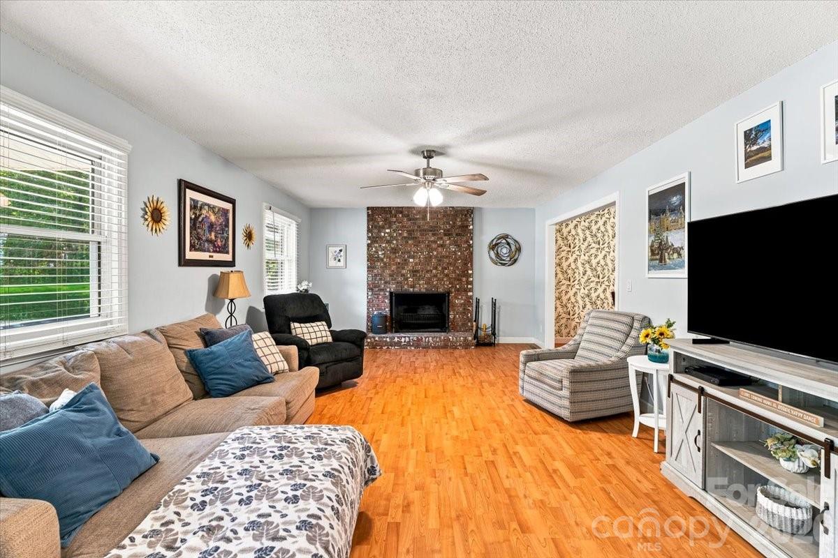 3rd image of 216 Dundeve Cir, Hendersonville, NC 28792 | MLS# 4403940