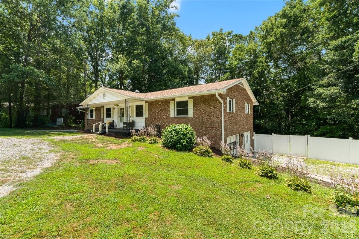 1st image of 216 Dundeve Cir, Hendersonville, NC 28792 | MLS# 4403940