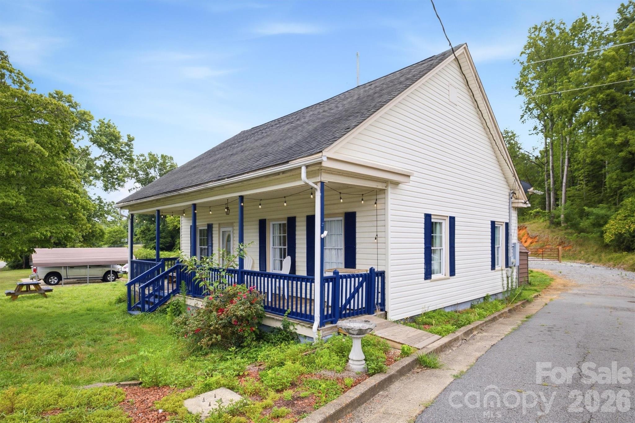 2nd image of 302 Catawba Ave, Hickory, NC 28601 | MLS# 4404145