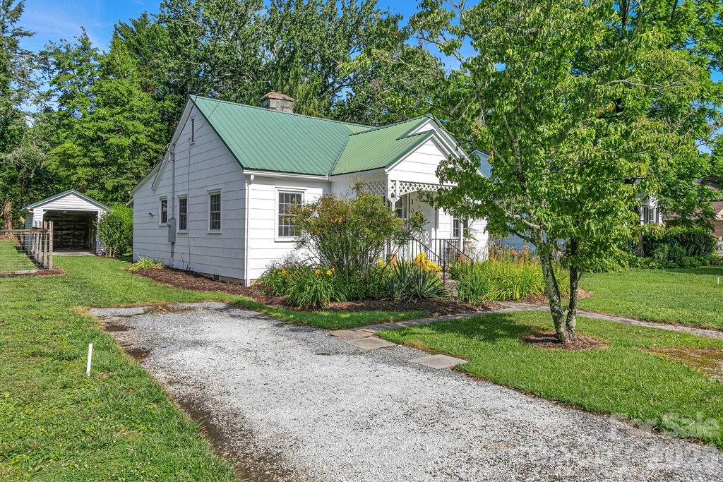 Homes for sale in Brevard, NC | 105 Parkview Dr, Brevard, NC 28712 | MLS# 4404177