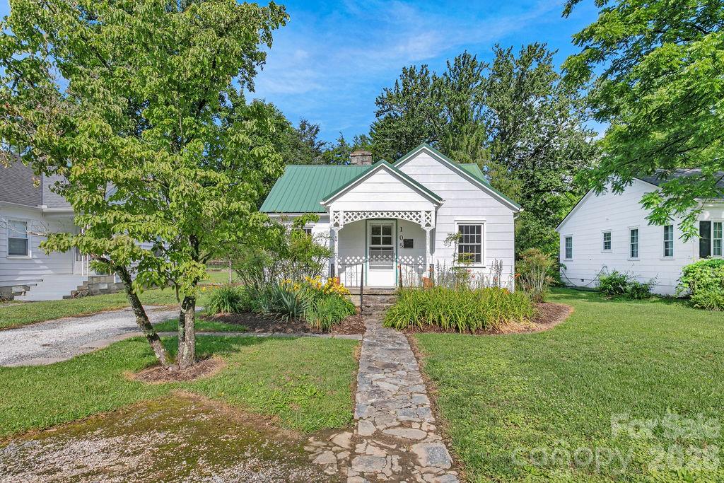Homes for sale in Brevard, NC | 105 Parkview Dr, Brevard, NC 28712 | MLS# 4404177