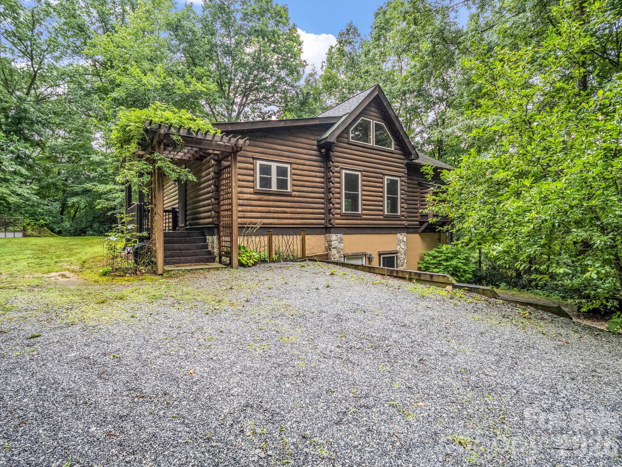 Homes for sale in Balsam Grove, NC | 160 Sweetwater Ridge Rd, Balsam Grove, NC 28708 | MLS# 4405149