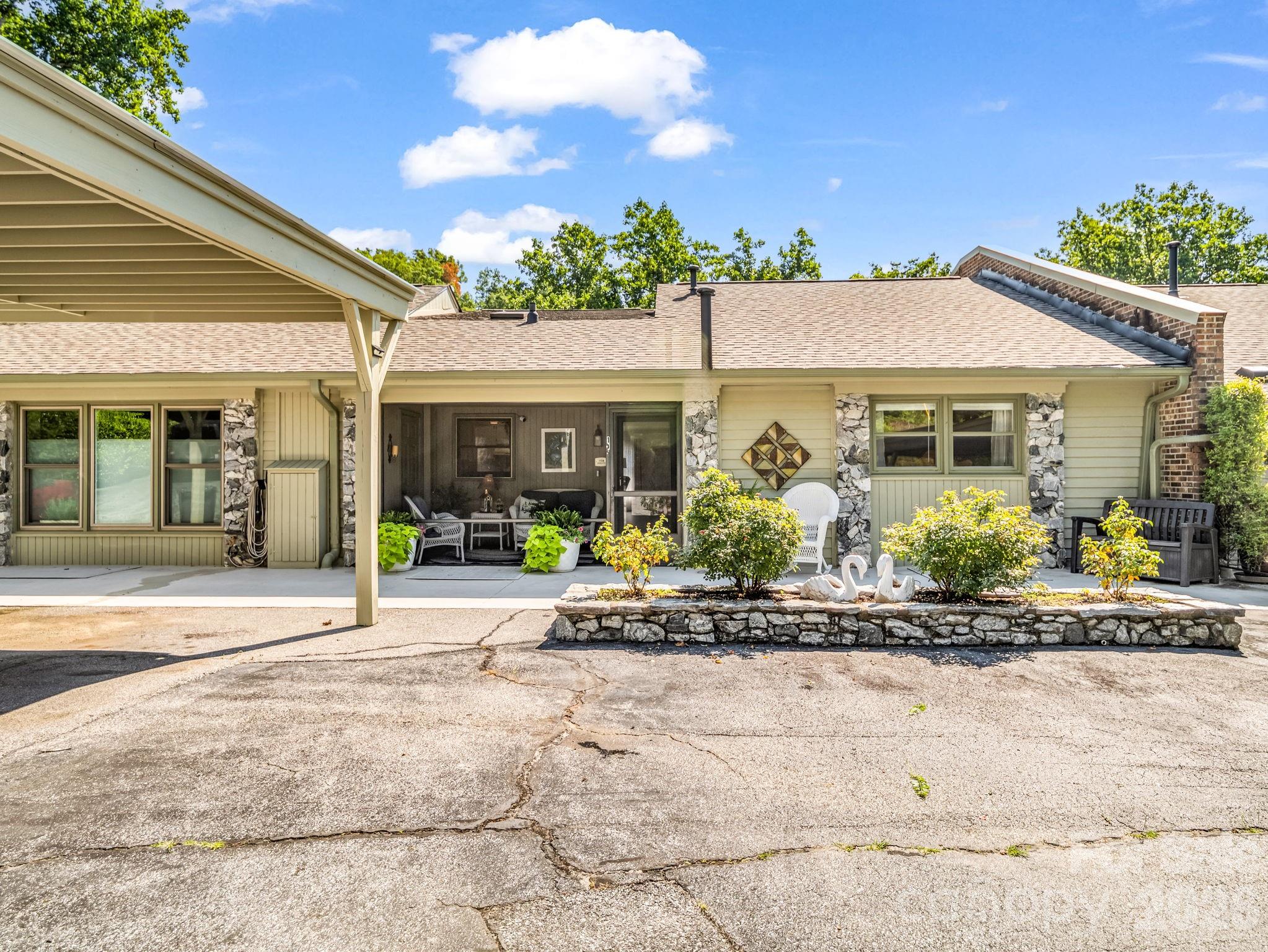 2nd image of 251 Carolina Dr #10A, Tryon, NC 28782 | MLS# 4405426