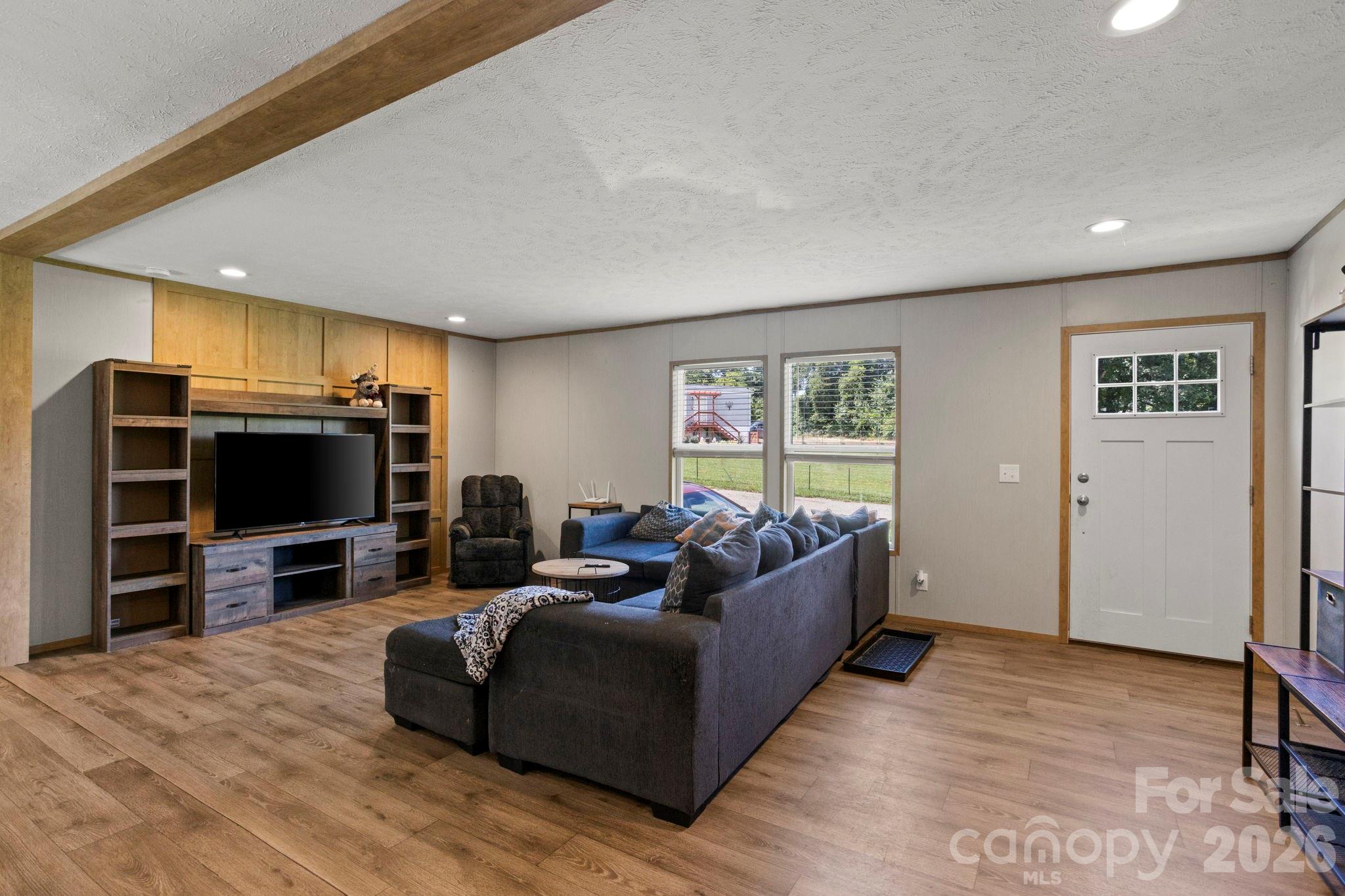 2nd image of 18 Moss Ln, Hendersonville, NC 28792 | MLS# 4405486