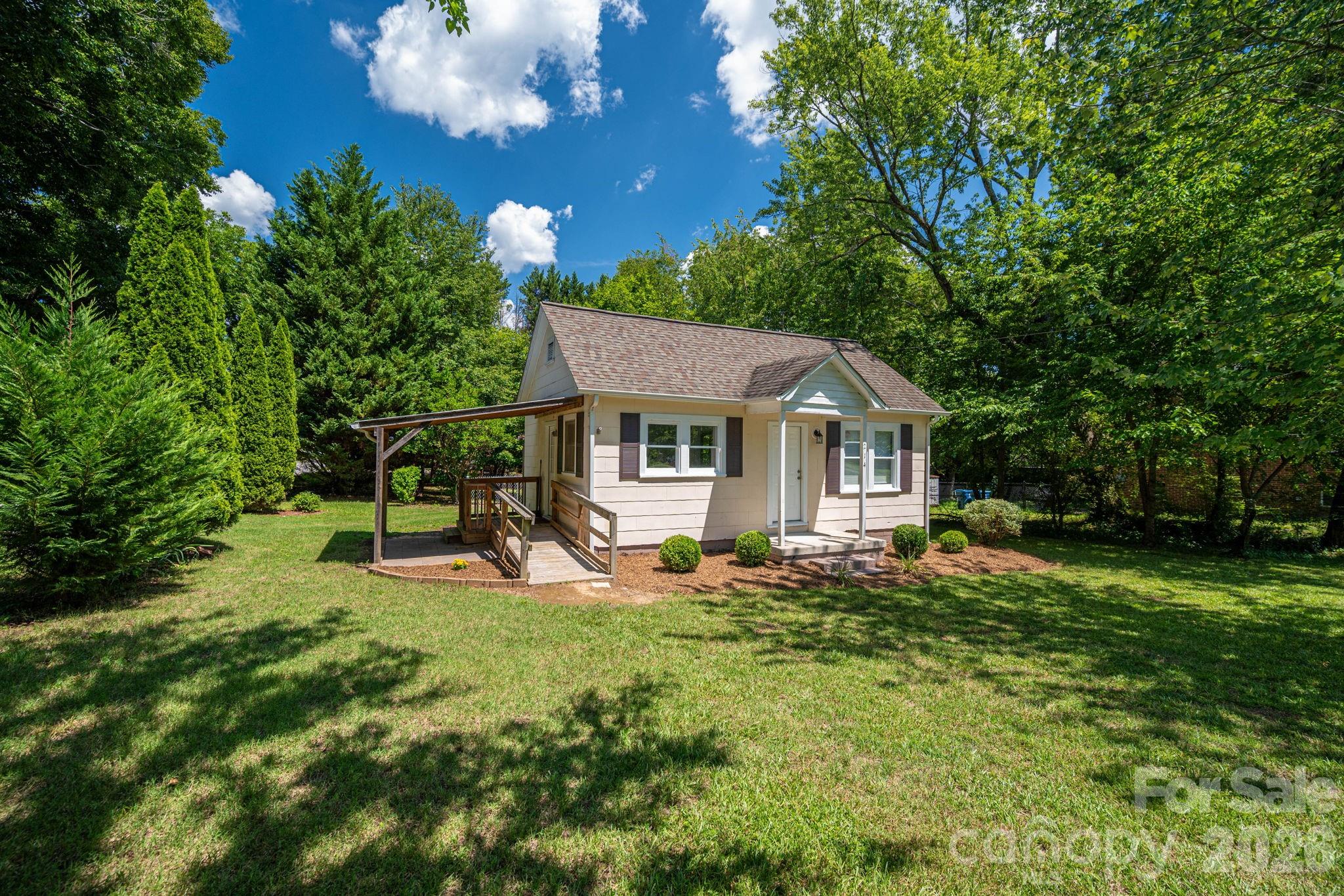 5th image of 214 23Rd St Nw, Hickory, NC 28601 | MLS# 4405671