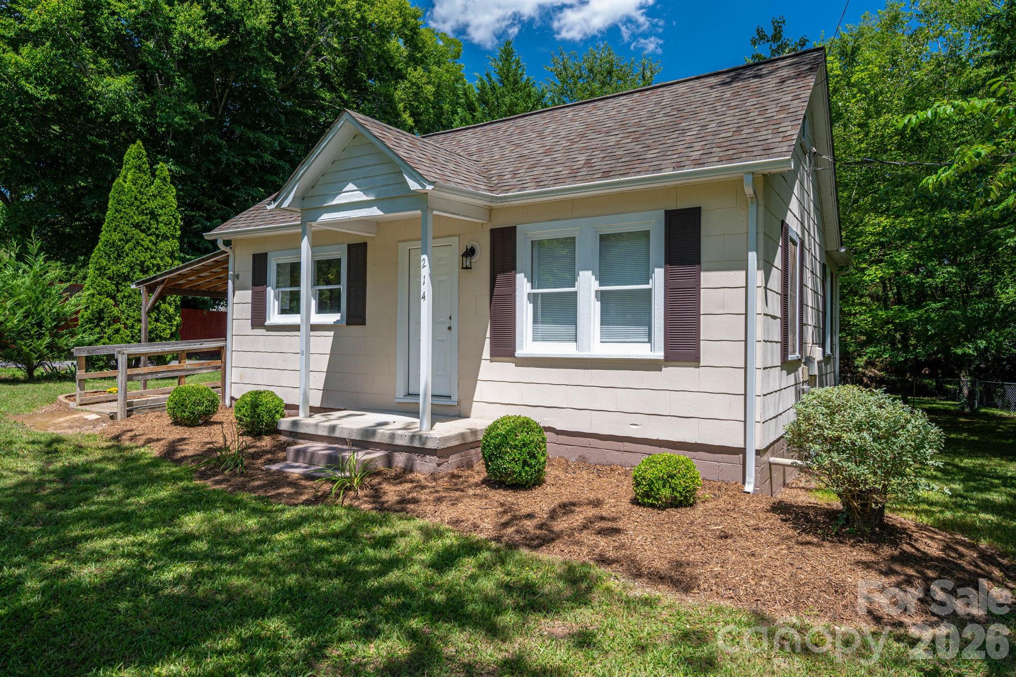 2nd image of 214 23rd St Nw, Hickory, NC 28601 | MLS# 4405671