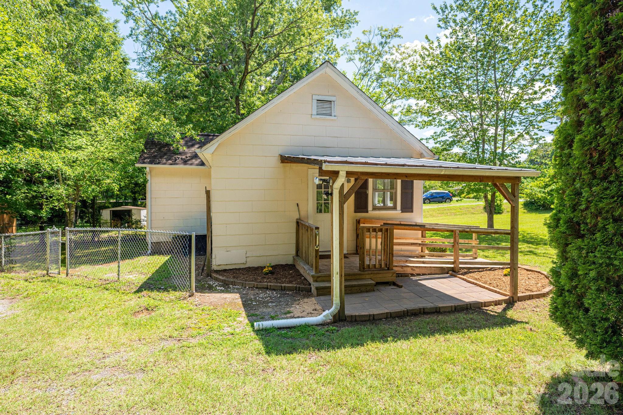 24th image of 214 23rd St Nw, Hickory, NC 28601 | MLS# 4405671