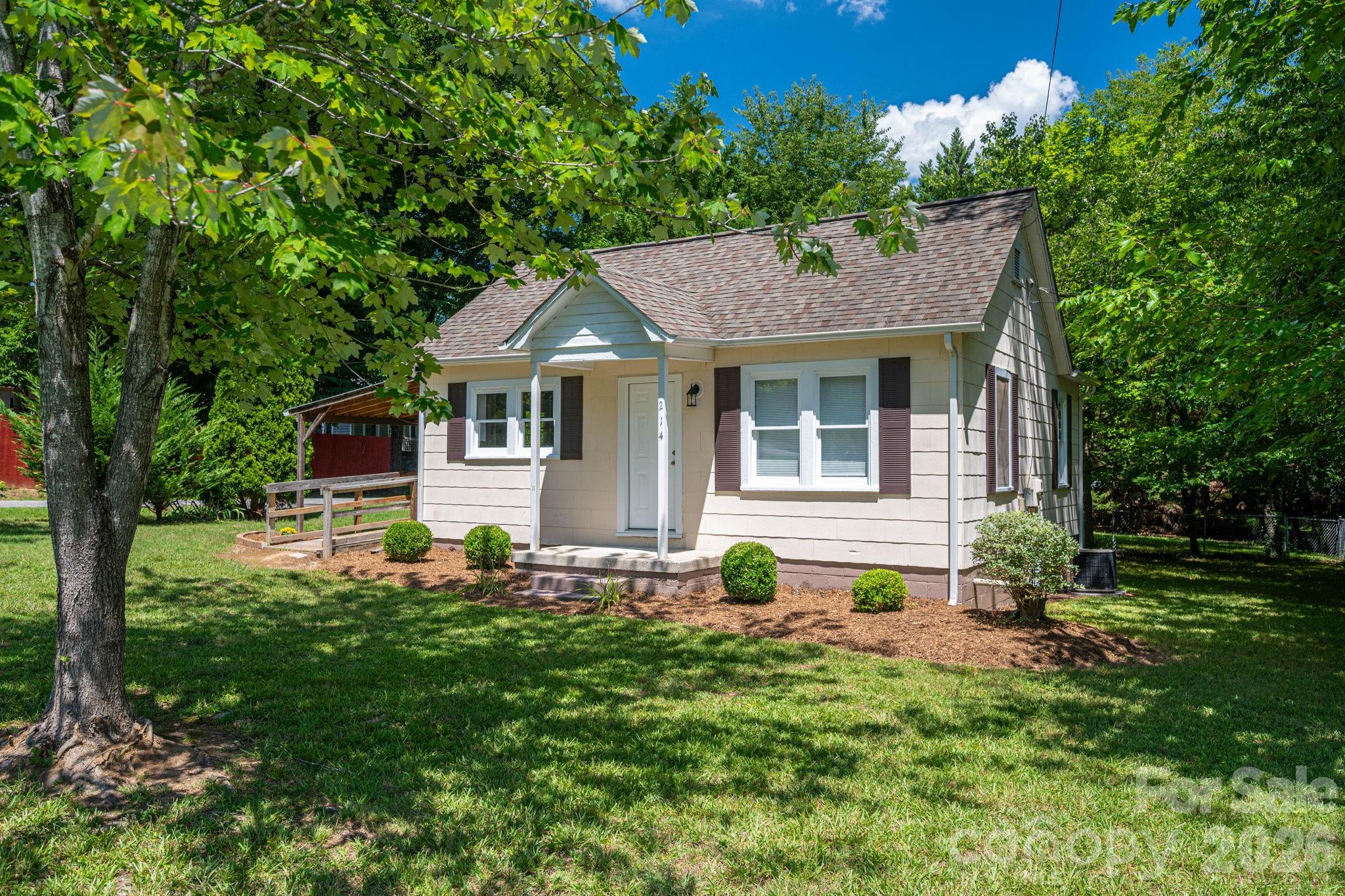3rd image of 214 23Rd St Nw, Hickory, NC 28601 | MLS# 4405671