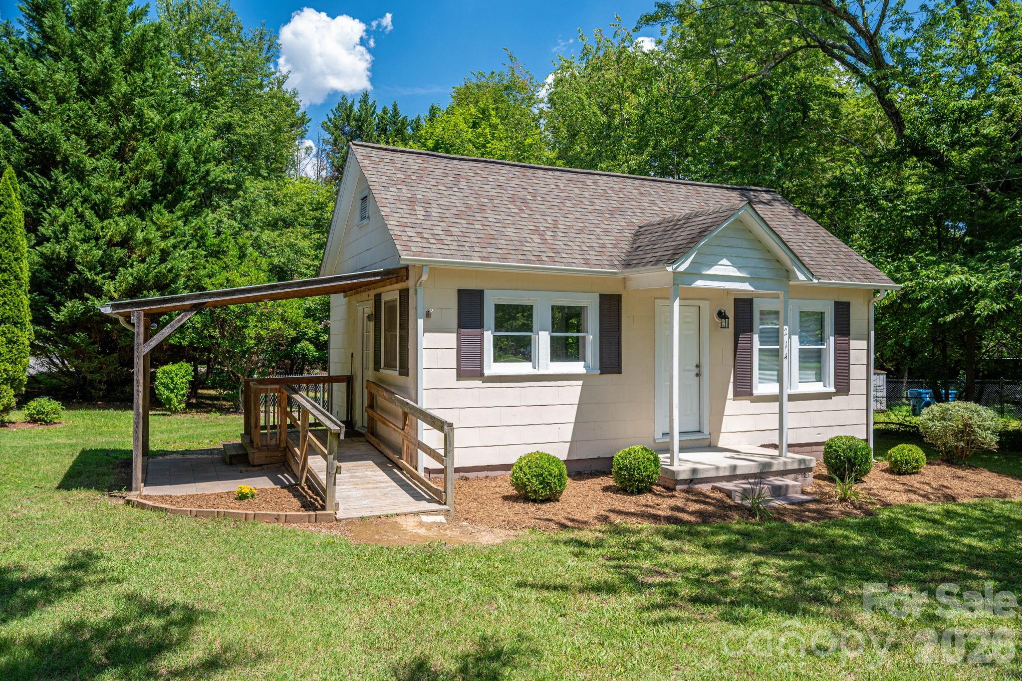 1st image of 214 23rd St Nw, Hickory, NC 28601 | MLS# 4405671
