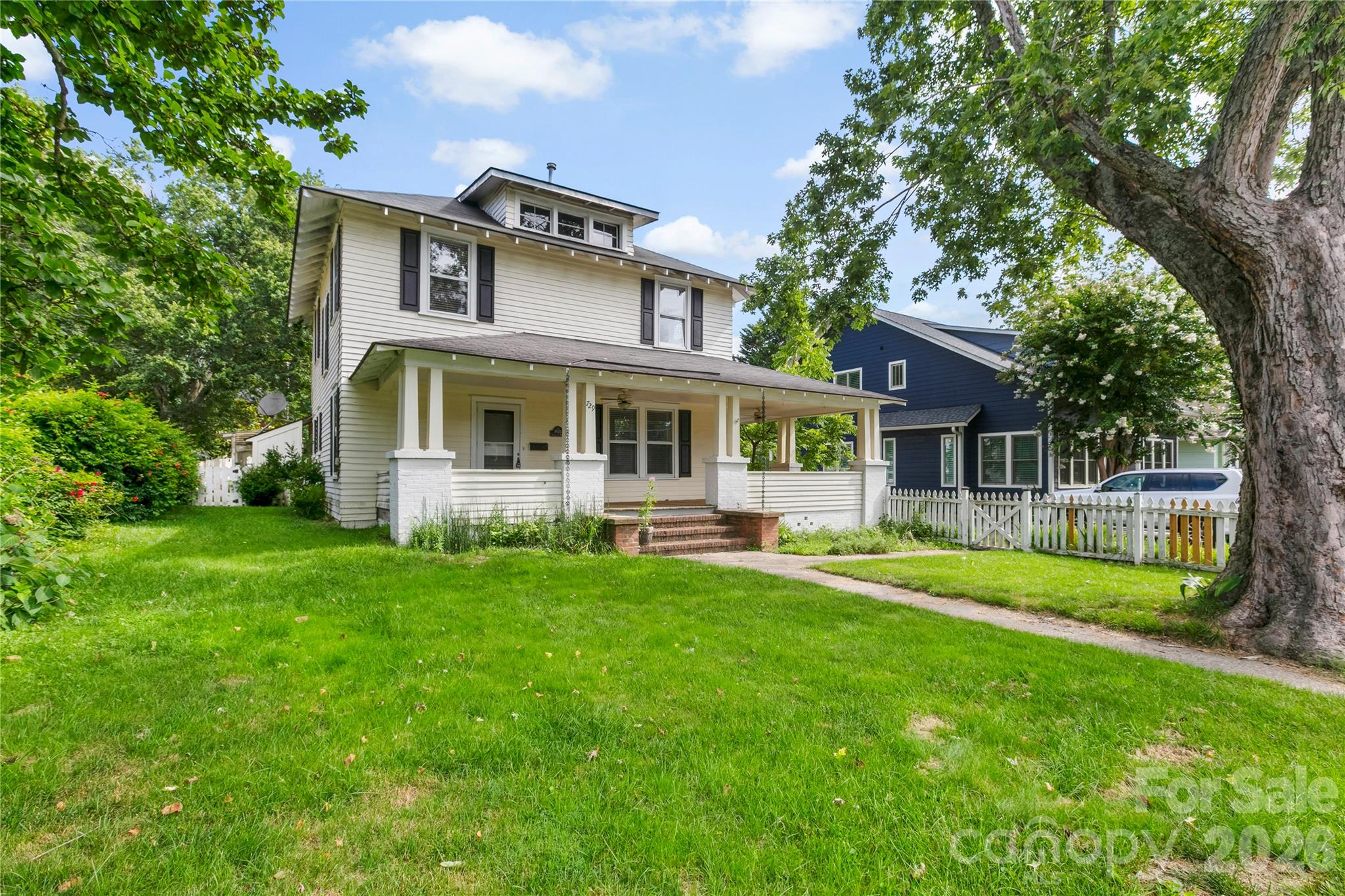 2nd image of 729 5th Ave W, Hendersonville, NC 28739 | MLS# 4405722