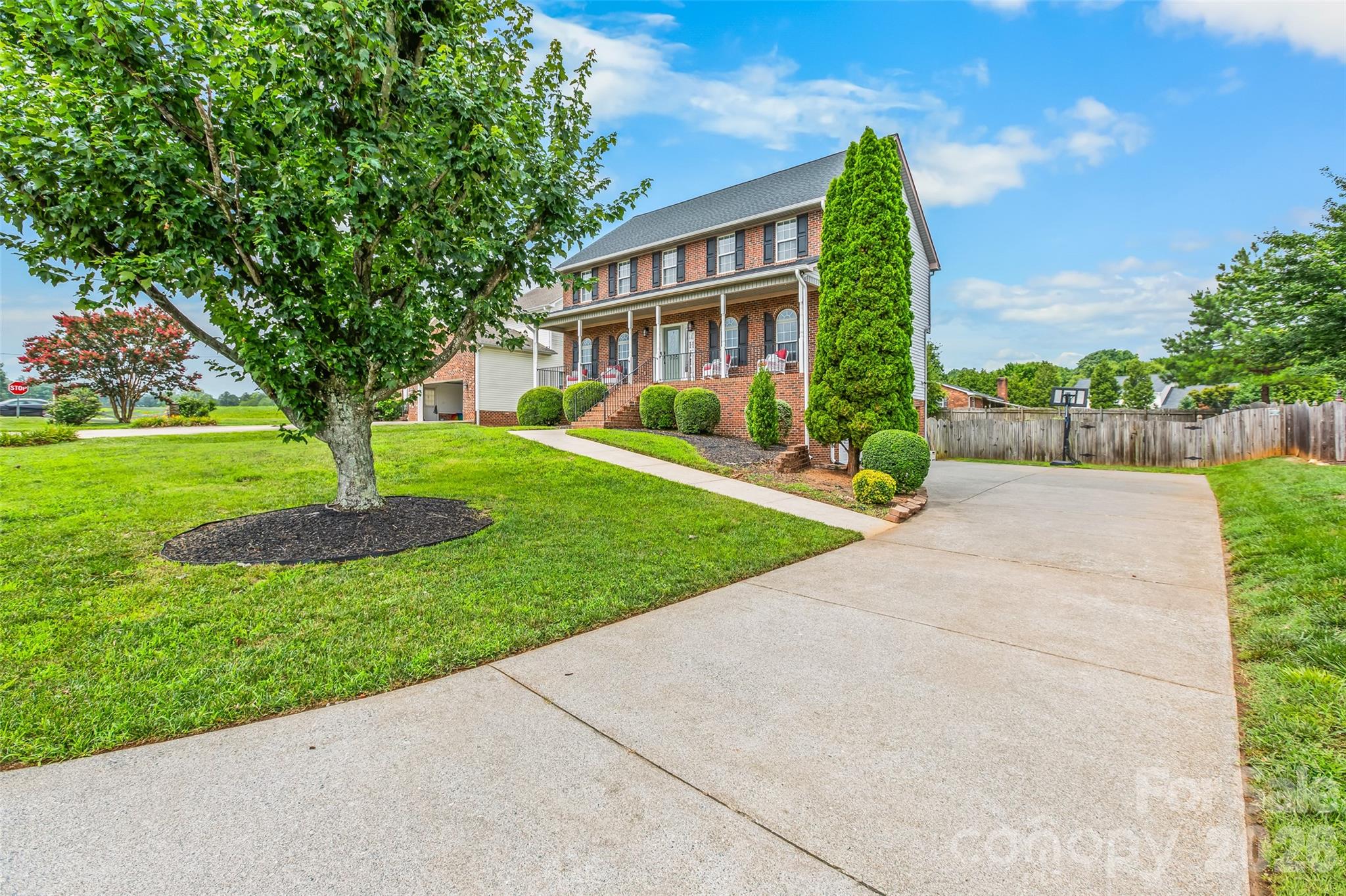 2nd image of 1005 Lisa Run Dr, Kernersville, NC 27284 | MLS# 4406293