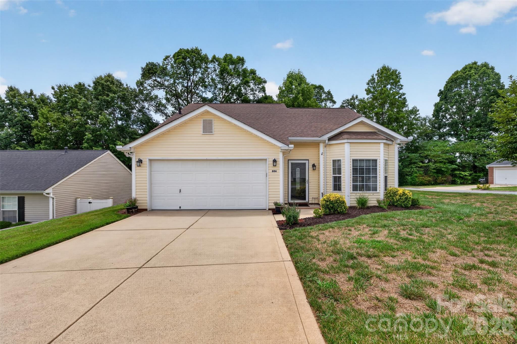 1st image of 806 20th Avenue Pl Se, Hickory, NC 28602 | MLS# 4406304