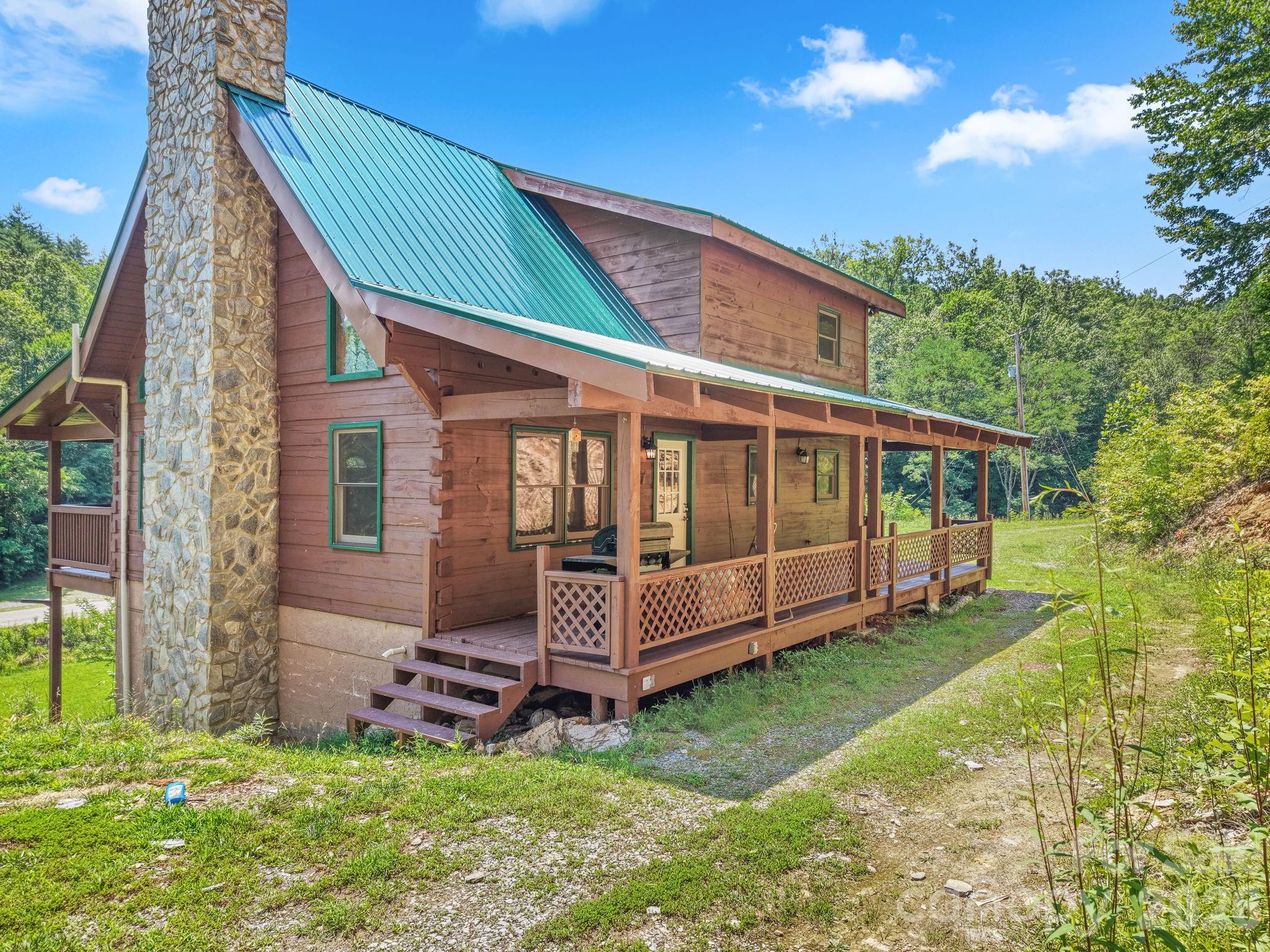 Homes for sale in Bryson City, NC | 2560 Round Hill Rd, Bryson City, NC 28713 | MLS# 4406322