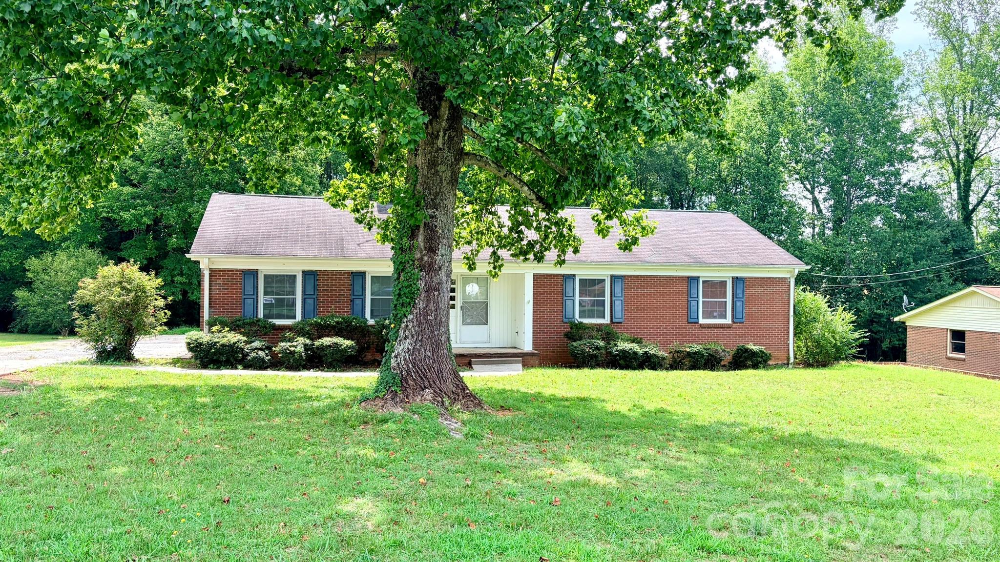 2nd image of 2808 28th St Ne, Hickory, NC 28601 | MLS# 4406392