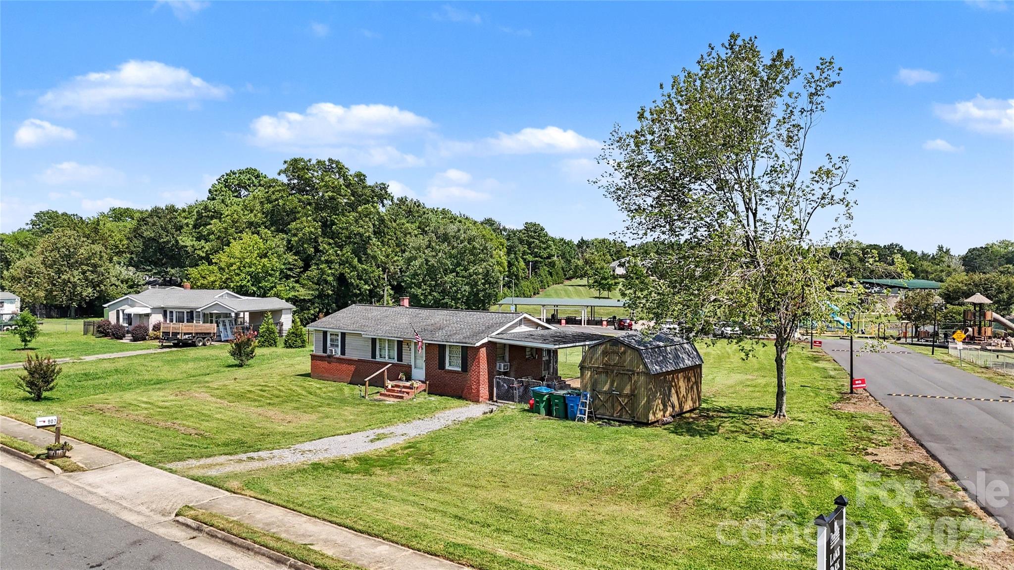 3rd image of 907 Lakeview Dr, Pineville, NC 28134 | MLS# 4407444