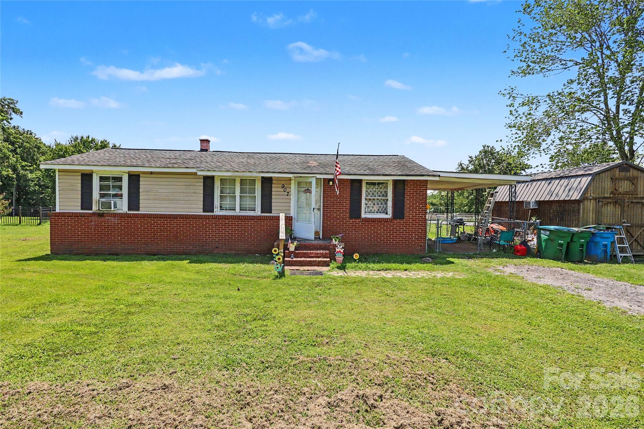 2nd image of 907 Lakeview Dr, Pineville, NC 28134 | MLS# 4407444