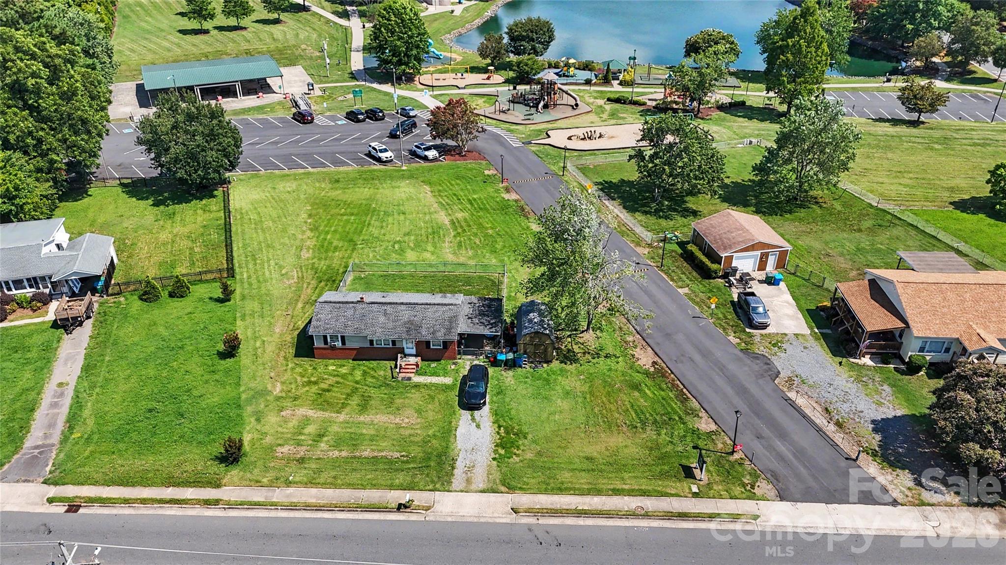 4th image of 907 Lakeview Dr, Pineville, NC 28134 | MLS# 4407444