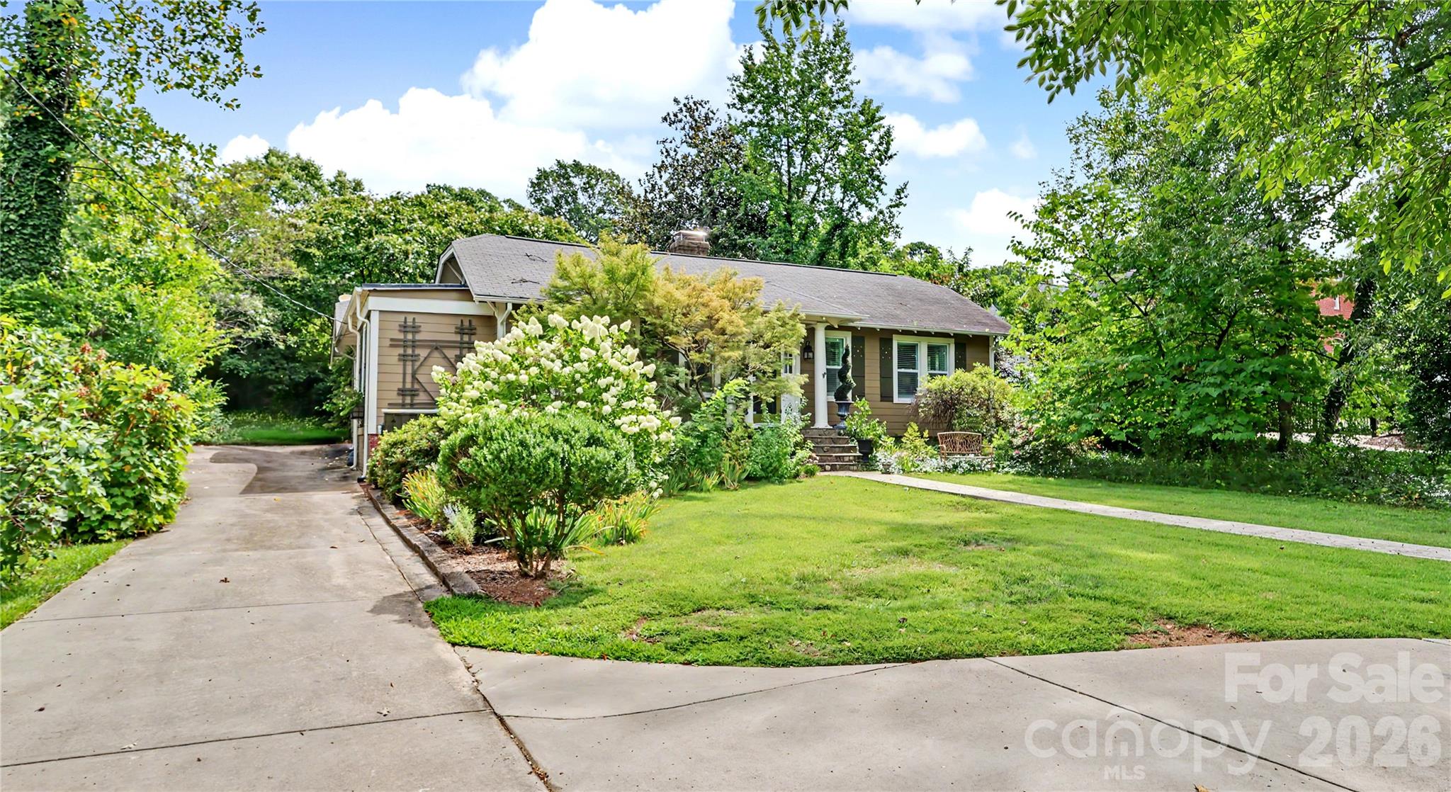 3rd image of 2527 Sharon Rd, Charlotte, NC 28211 | MLS# 4407743
