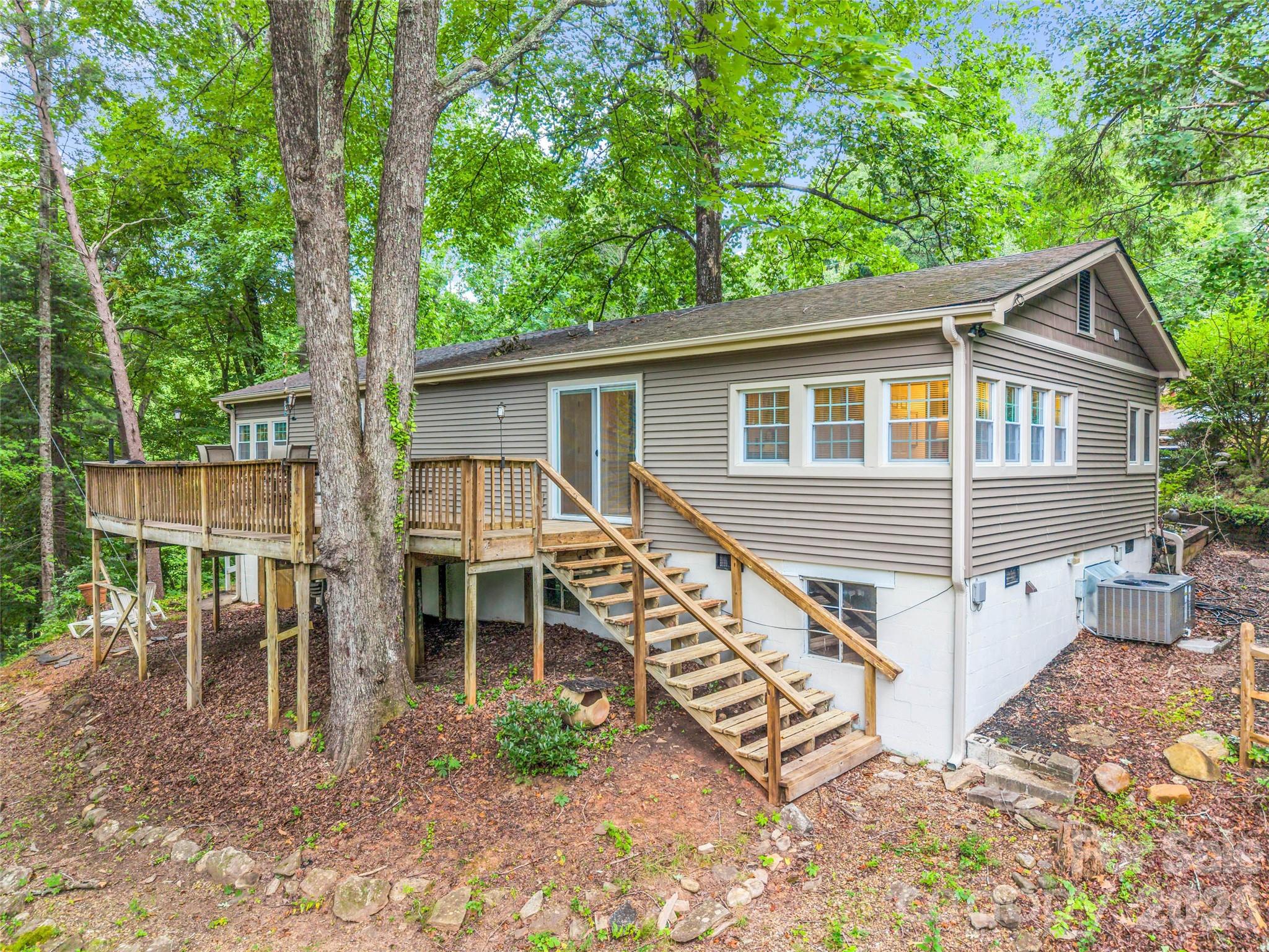 4th image of 297 Chimney Cliff Dr, Lake Lure, NC 28746 | MLS# 4408093