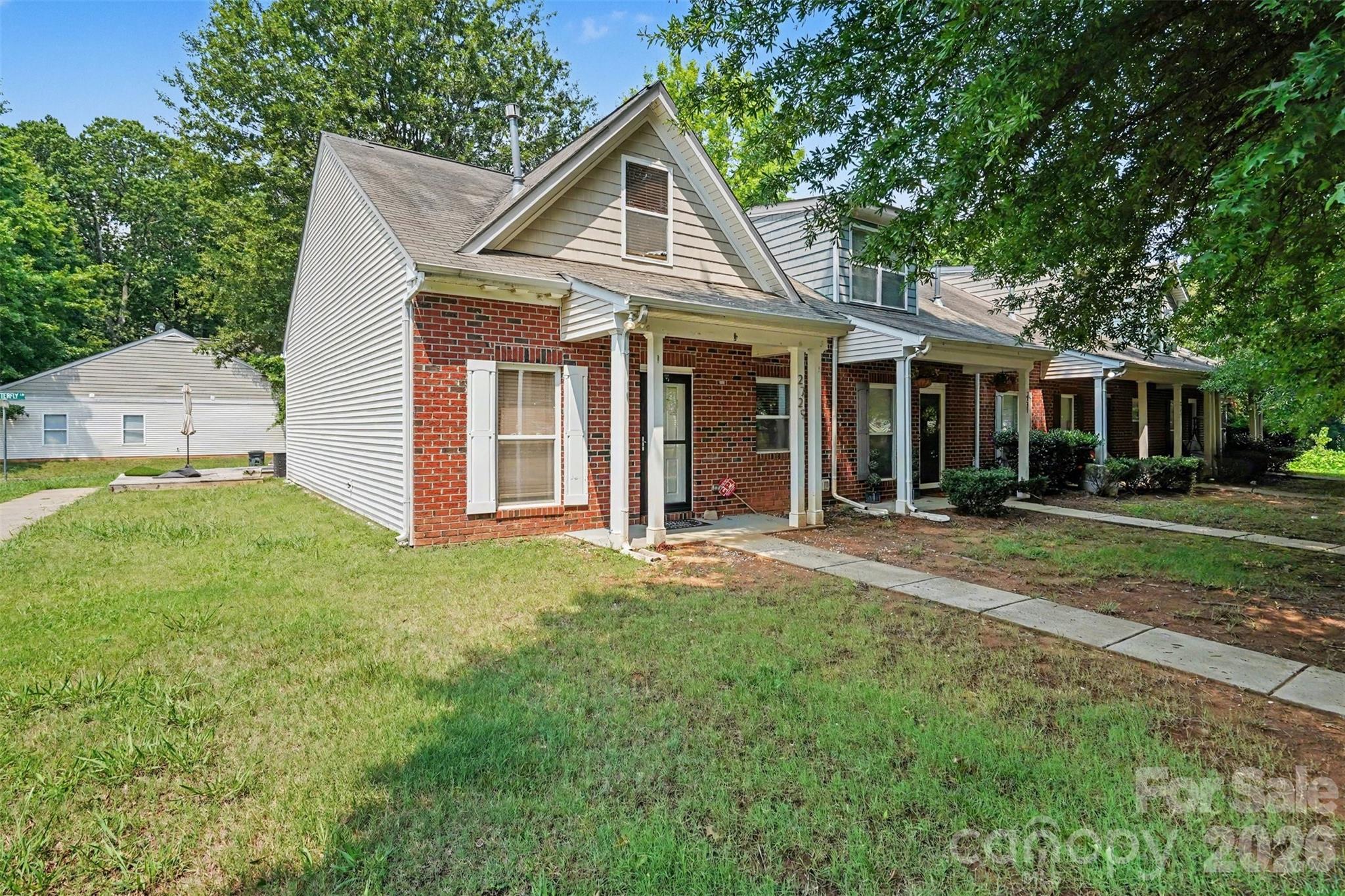 2nd image of 2729 Meadow Knoll Dr, Charlotte, NC 28269 | MLS# 4408544