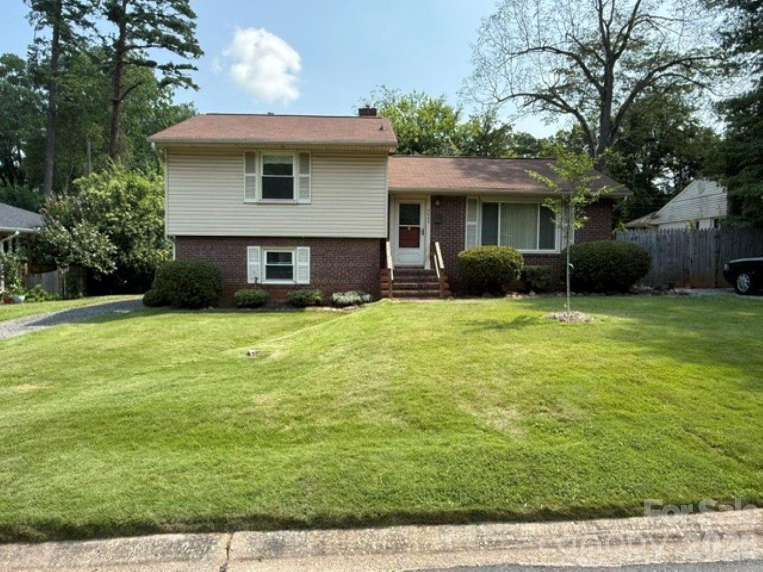 3rd image of 5023 Furman Pl, Charlotte, NC 28210 | MLS# 4408597