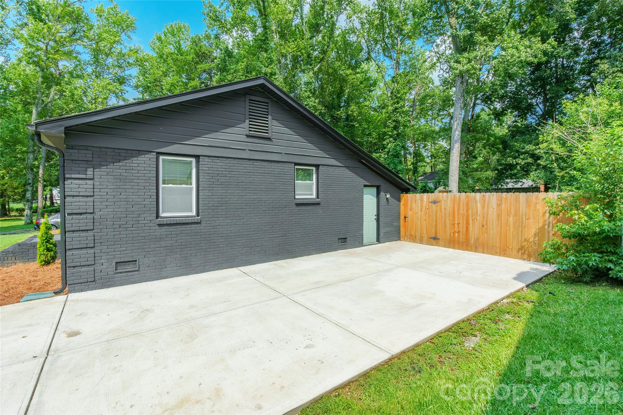 3rd image of 6557 Covecreek Dr, Charlotte, NC 28215 | MLS# 4409078