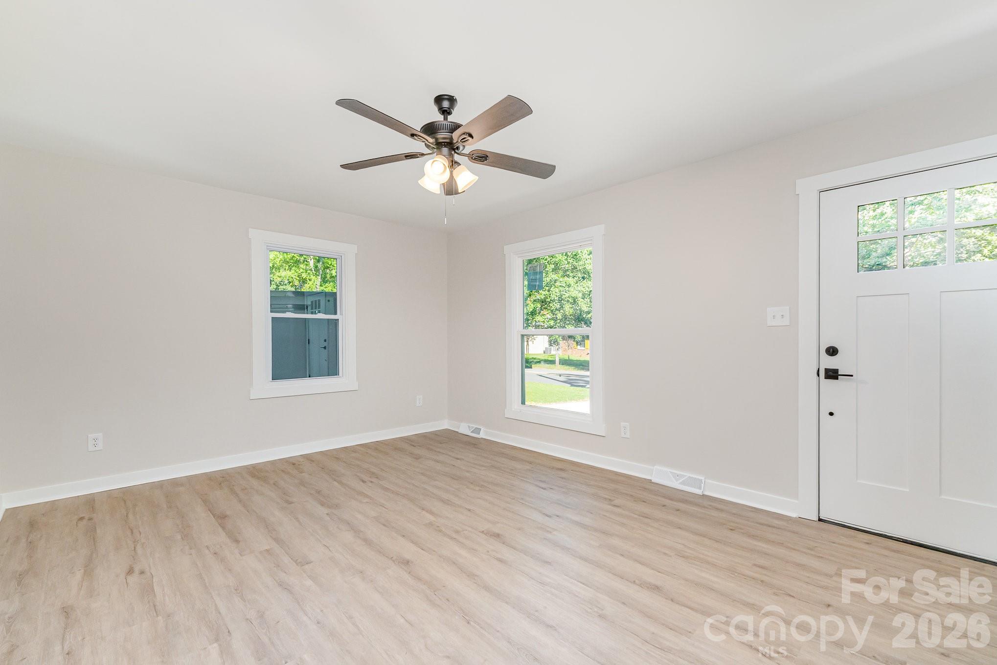 4th image of 6557 Covecreek Dr, Charlotte, NC 28215 | MLS# 4409078