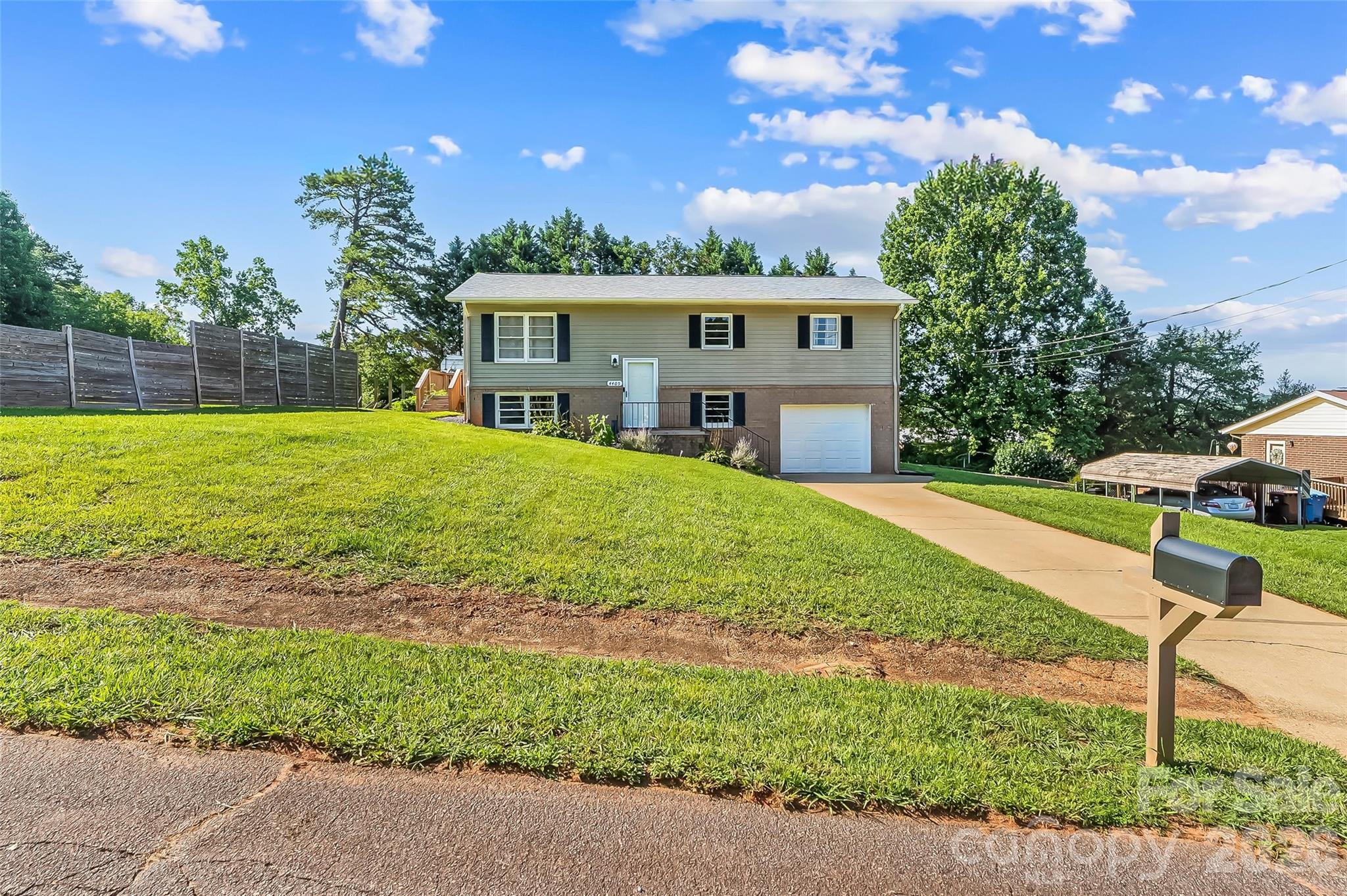 3rd image of 4405 Landing Ct, Hickory, NC 28602 | MLS# 4409127