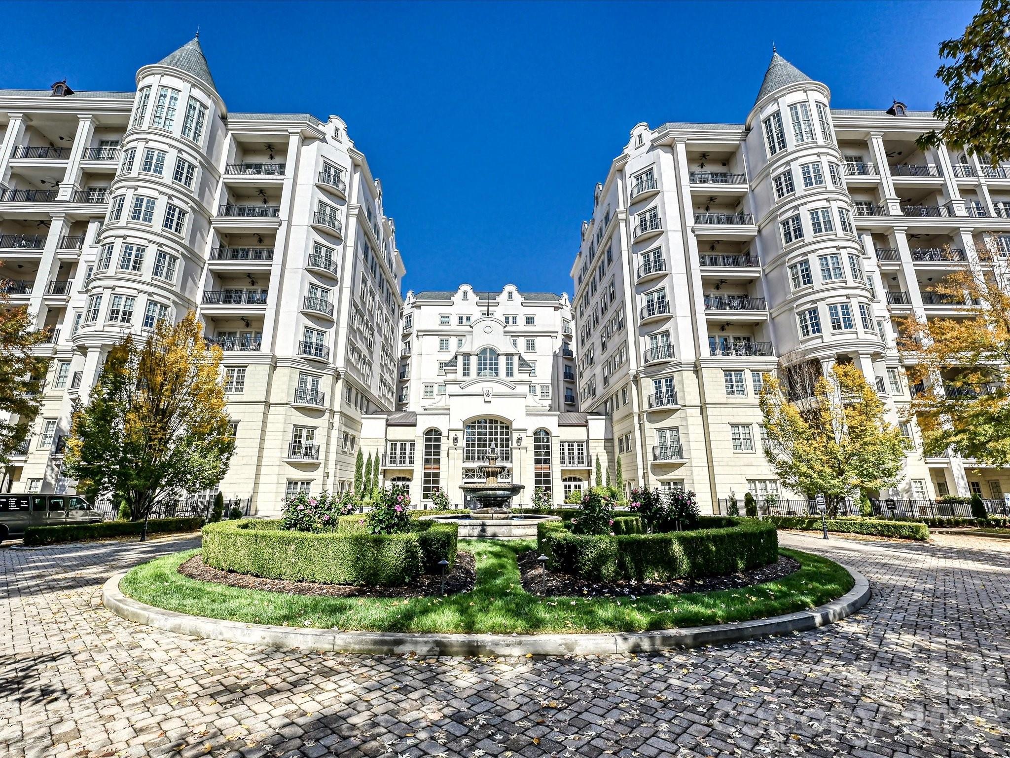 2nd image of 2823 Providence Rd, Charlotte, NC 28211