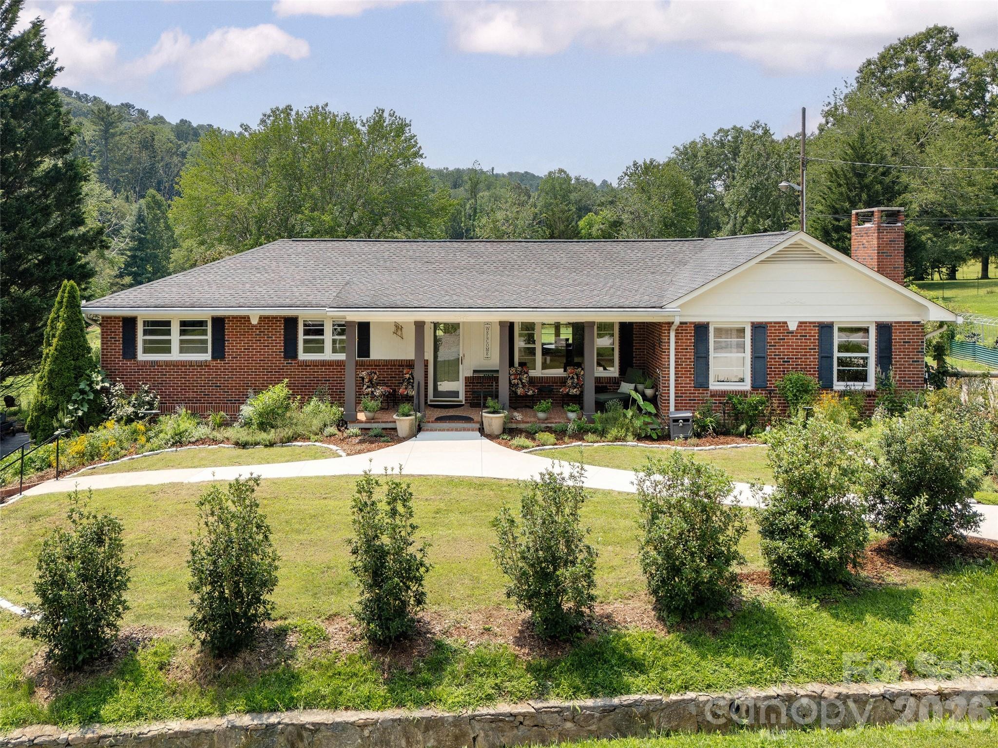 3rd image of 525 Carson Dr, Hendersonville, NC 28791 | MLS# 4409464