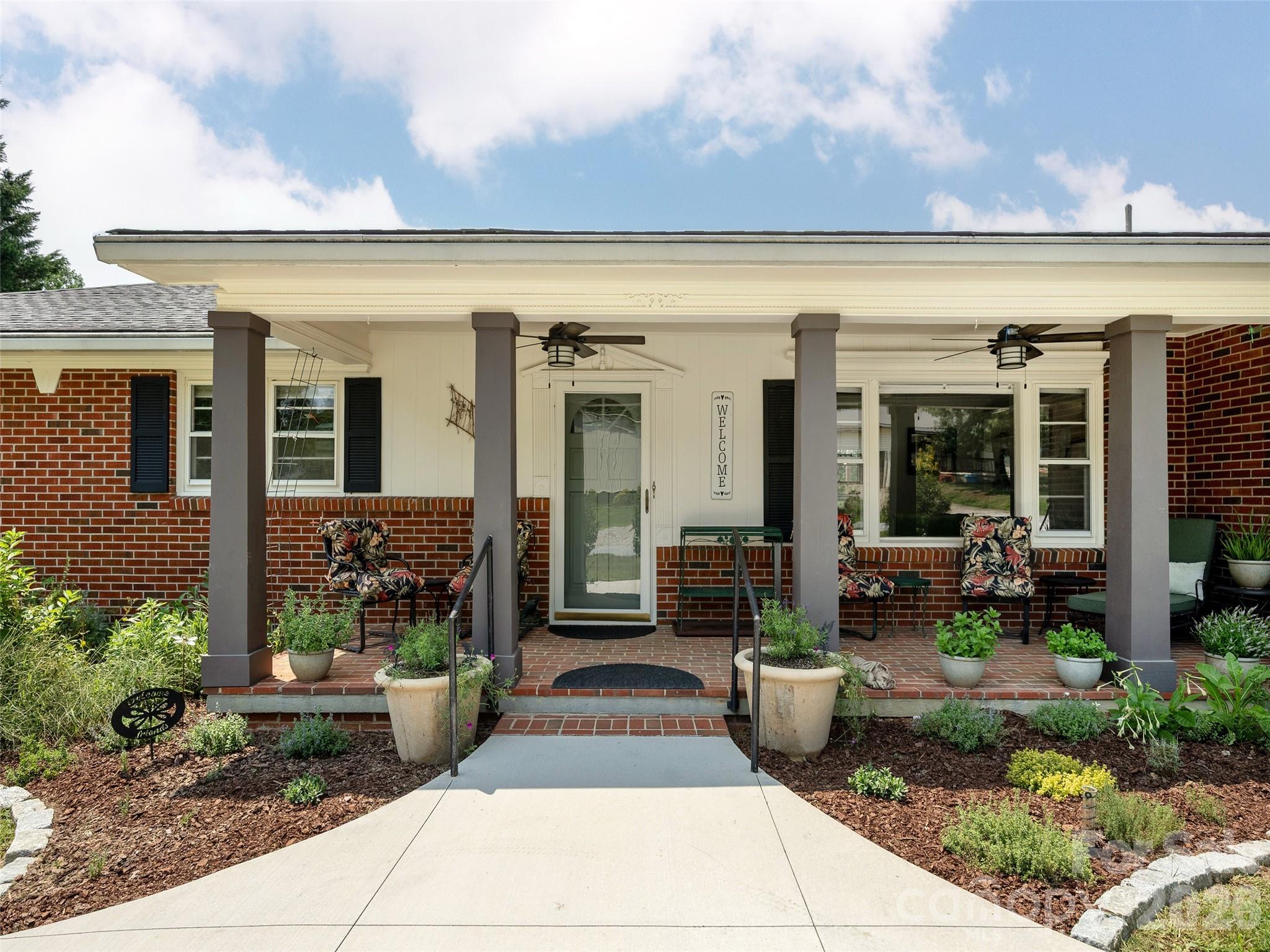 5th image of 525 Carson Dr, Hendersonville, NC 28791 | MLS# 4409464