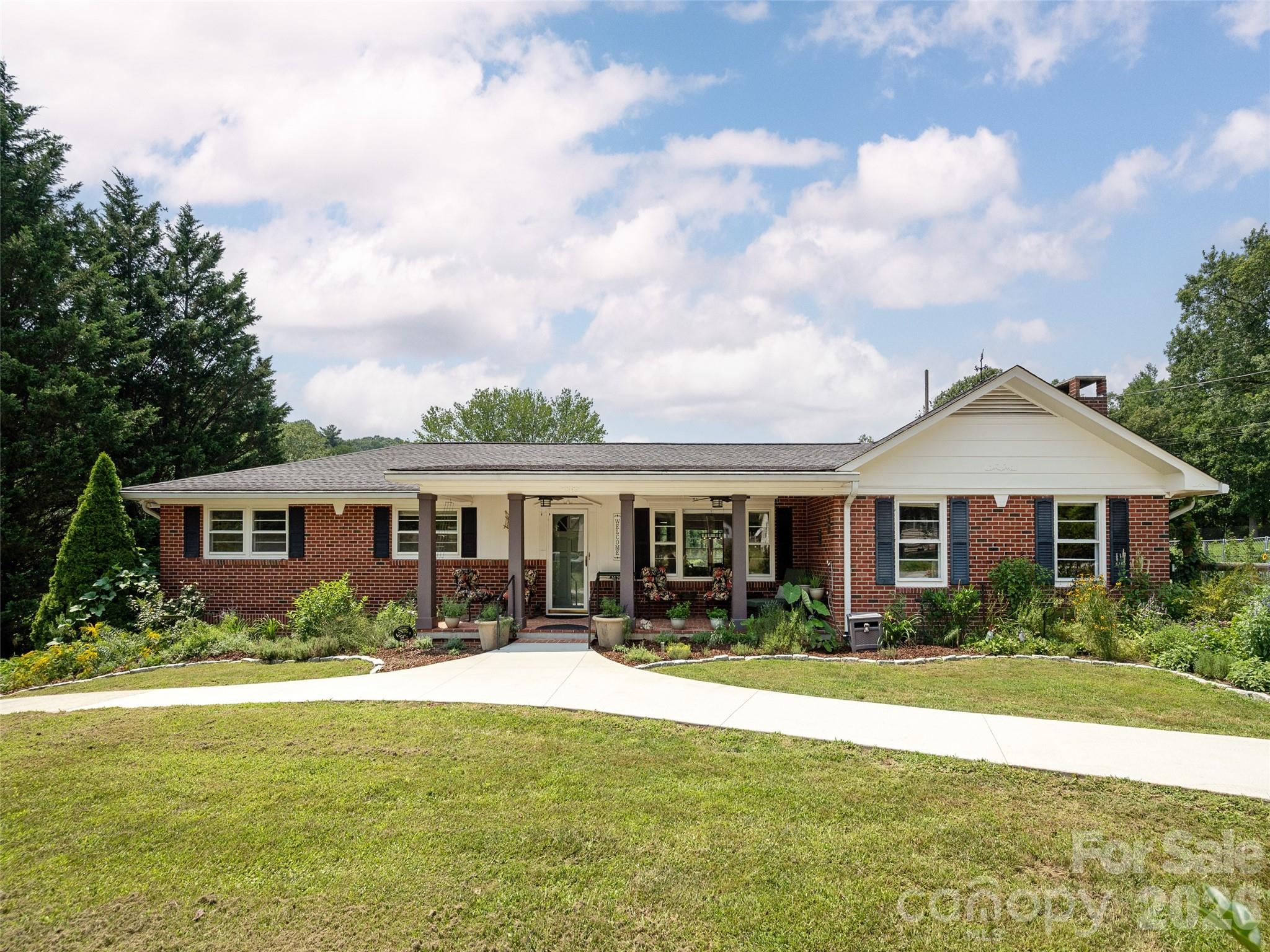 4th image of 525 Carson Dr, Hendersonville, NC 28791 | MLS# 4409464