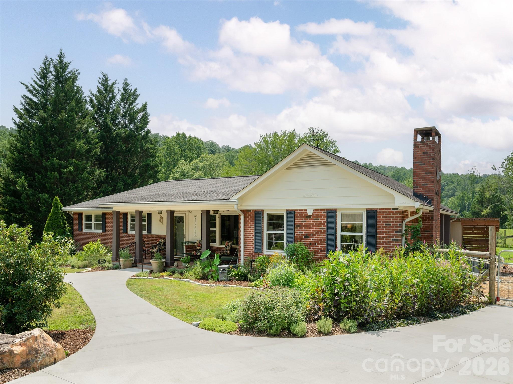 2nd image of 525 Carson Dr, Hendersonville, NC 28791 | MLS# 4409464