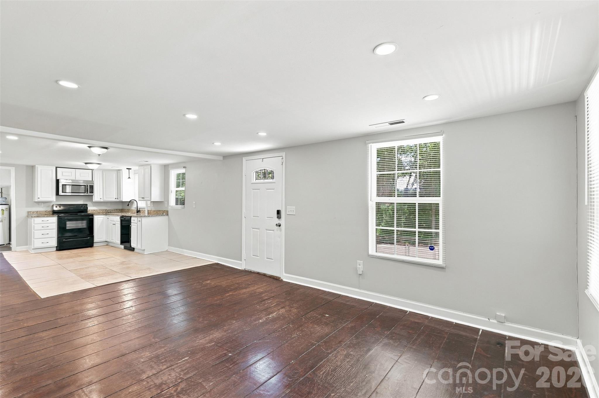 3rd image of 922 Ambassador St, Charlotte, NC 28208 | MLS# 4409500