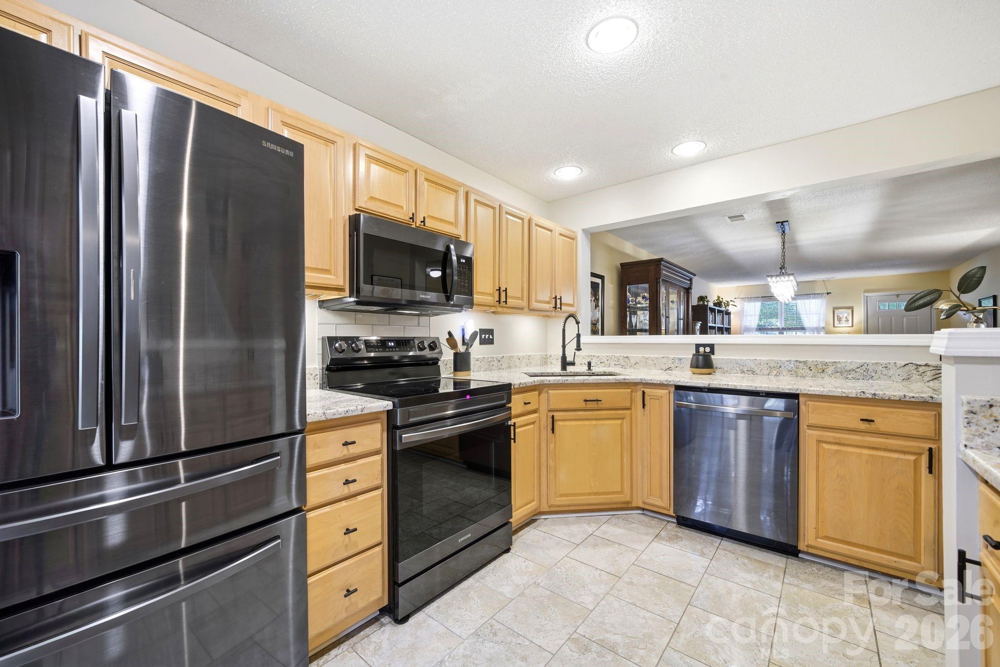 5th image of 10631 Sleigh Bell Ln, Charlotte, NC 28216 | MLS# 4409534