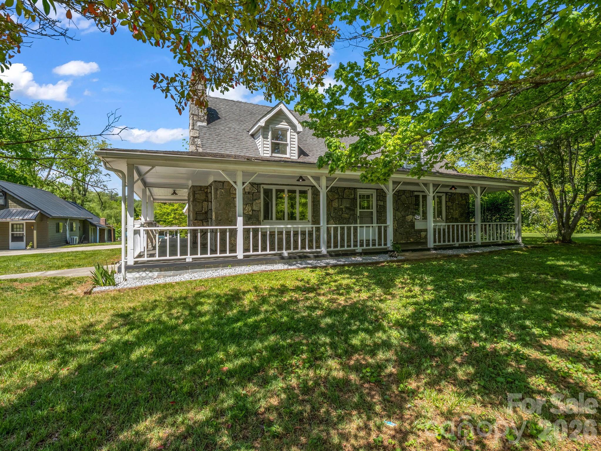 2nd image of 363 Etowah School Rd, Hendersonville, NC 28739 | MLS# 4409741