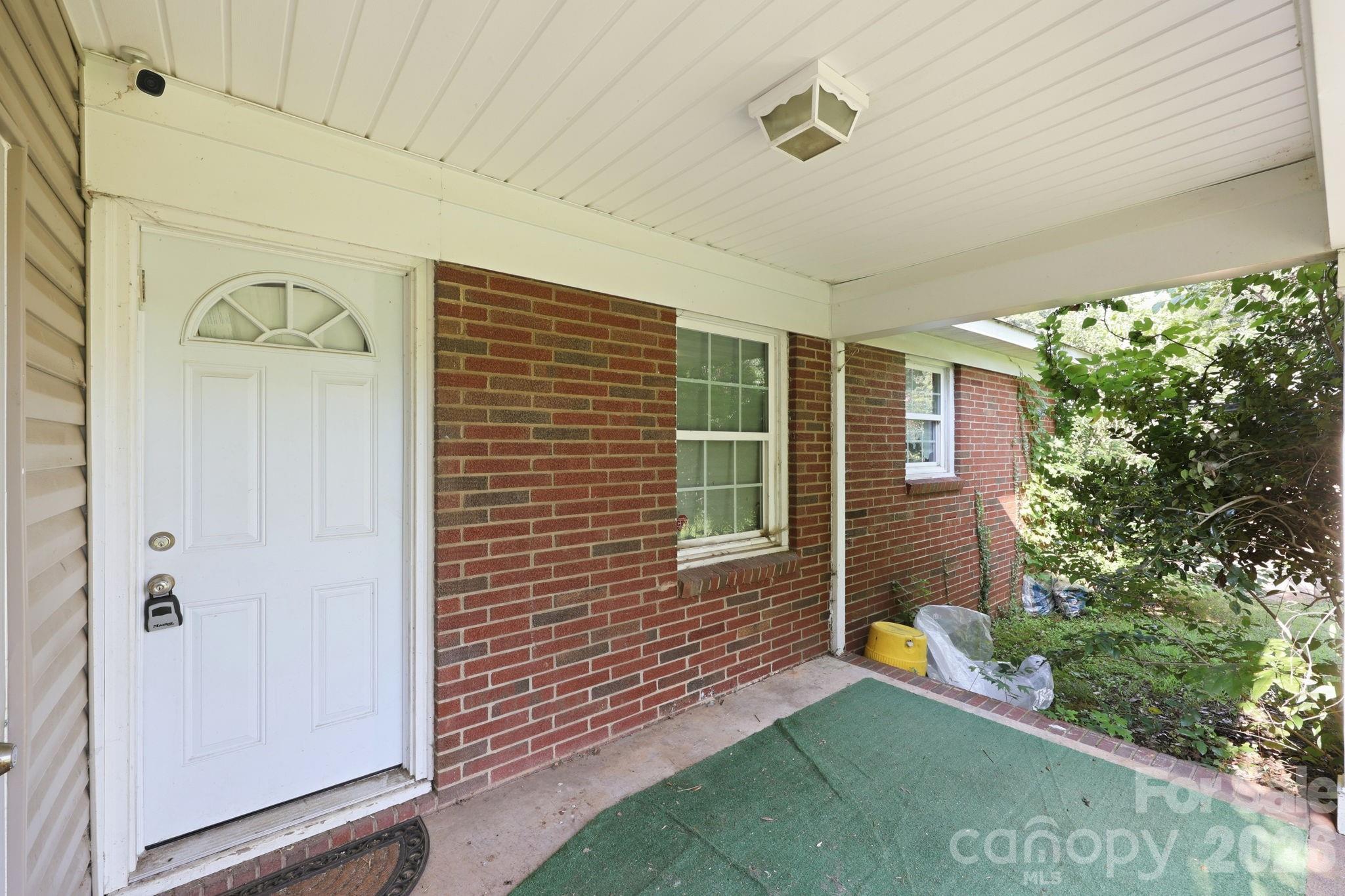 4th image of 1400 Lasalle St, Charlotte, NC 28216 | MLS# 4410052