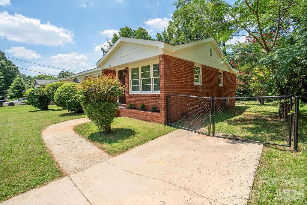 3rd image of 1351 Orvis St, Charlotte, NC 28216 | MLS# 4410303