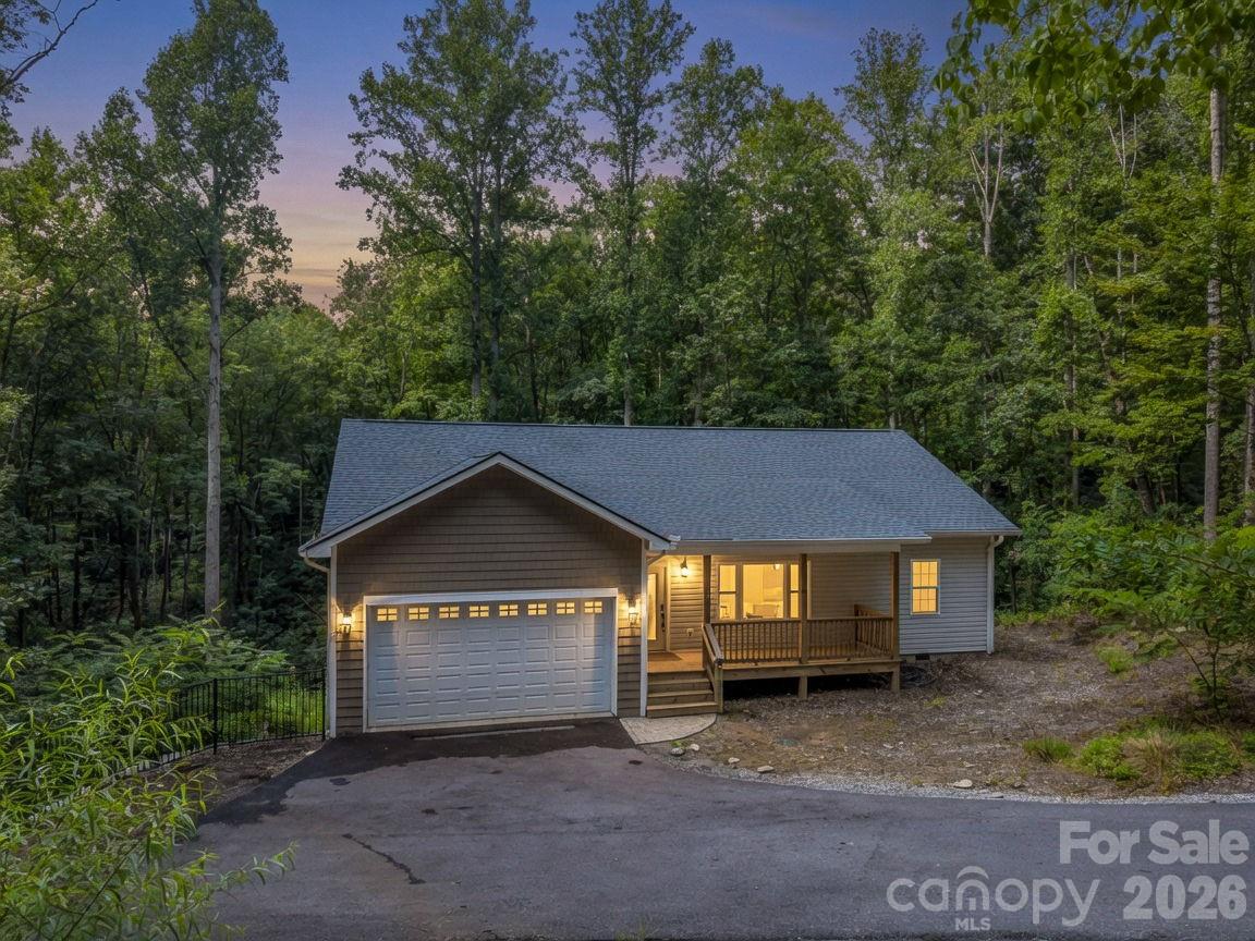 3rd image of 180 Ridgeview Dr, Hendersonville, NC 28792 | MLS# 4410645