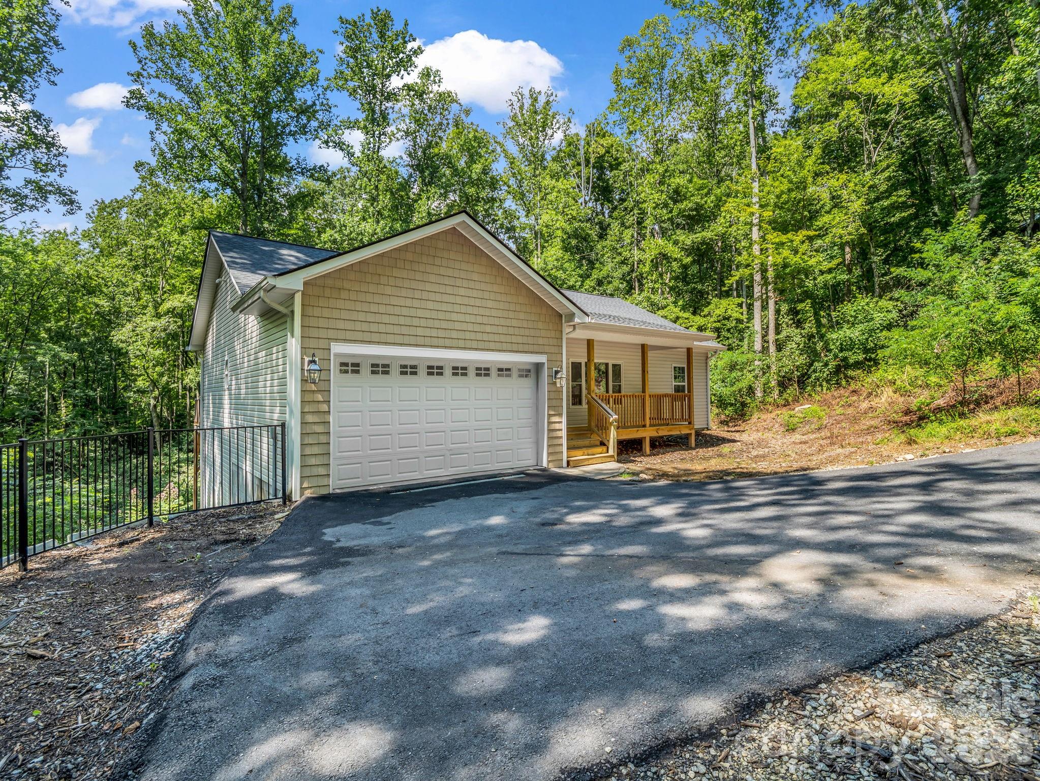 4th image of 180 Ridgeview Dr, Hendersonville, NC 28792 | MLS# 4410645
