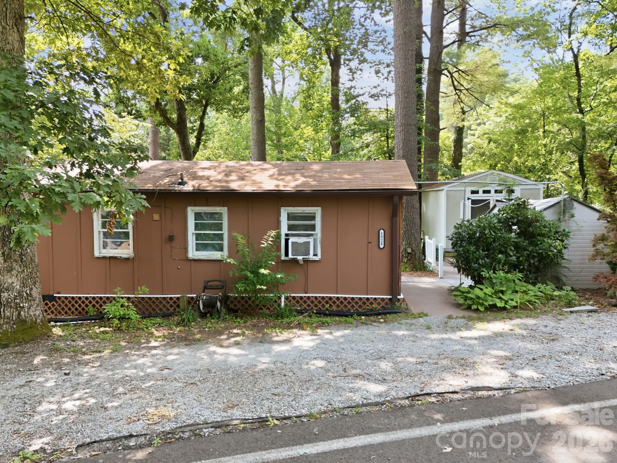45th image of 1925 Laurel Park Hwy, Hendersonville, NC 28739 | MLS# 4410805