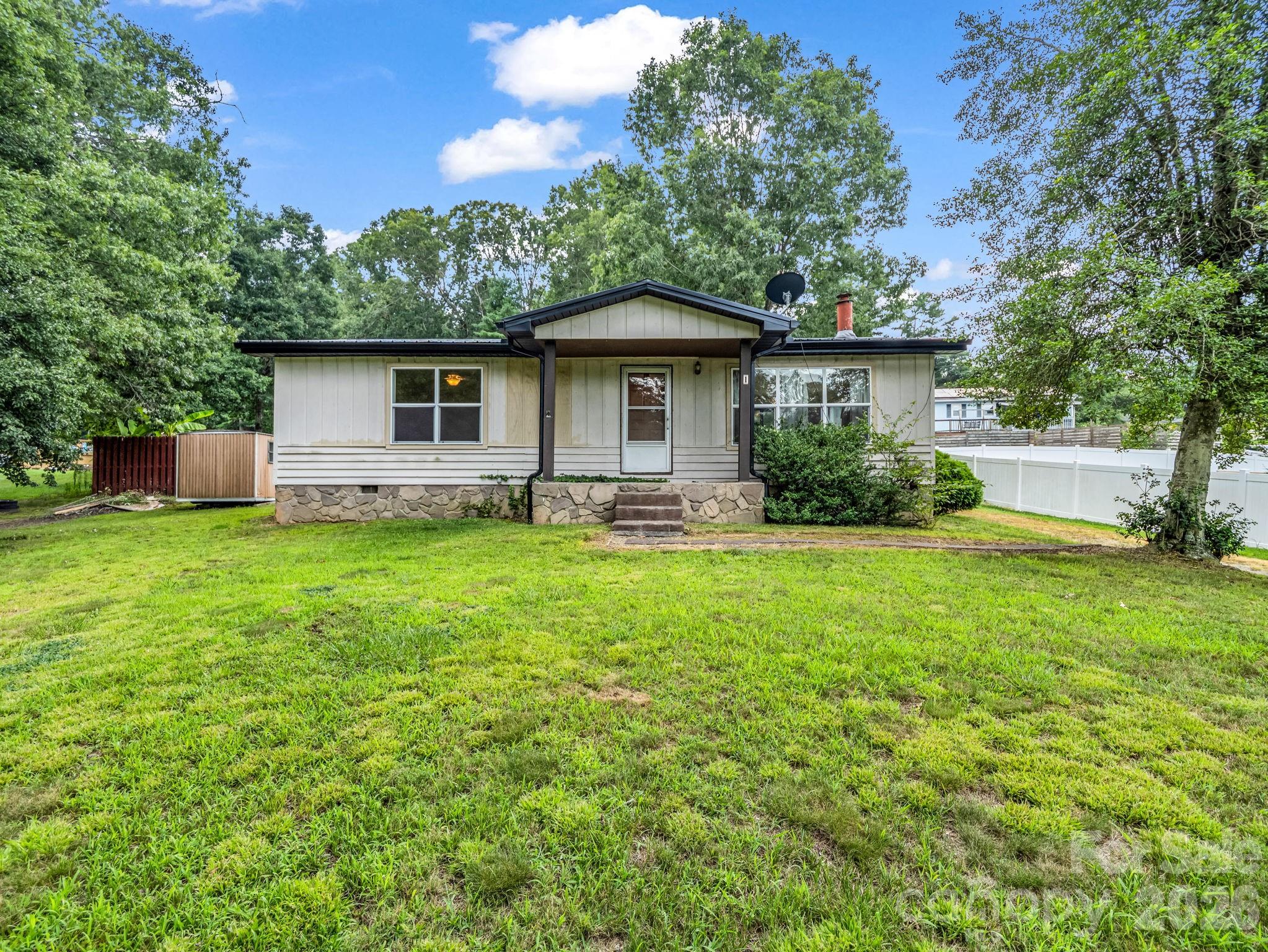 1st image of 1 Lakewood Rd, Hendersonville, NC 28792 | MLS# 4411211