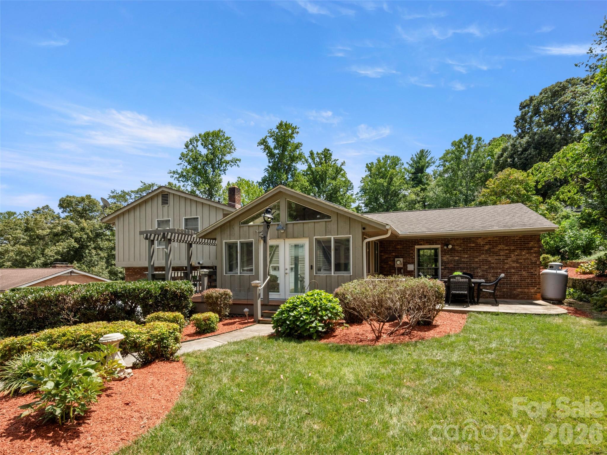 35th image of 8 English Pl, Candler, NC 28715 | MLS# 4411536