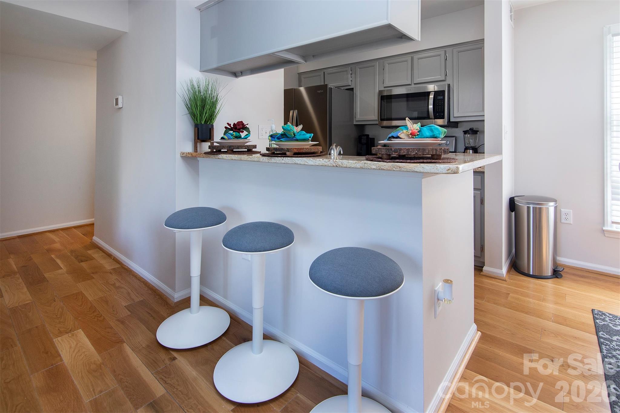 2nd image of 212 W 10Th St, Charlotte, NC 28202